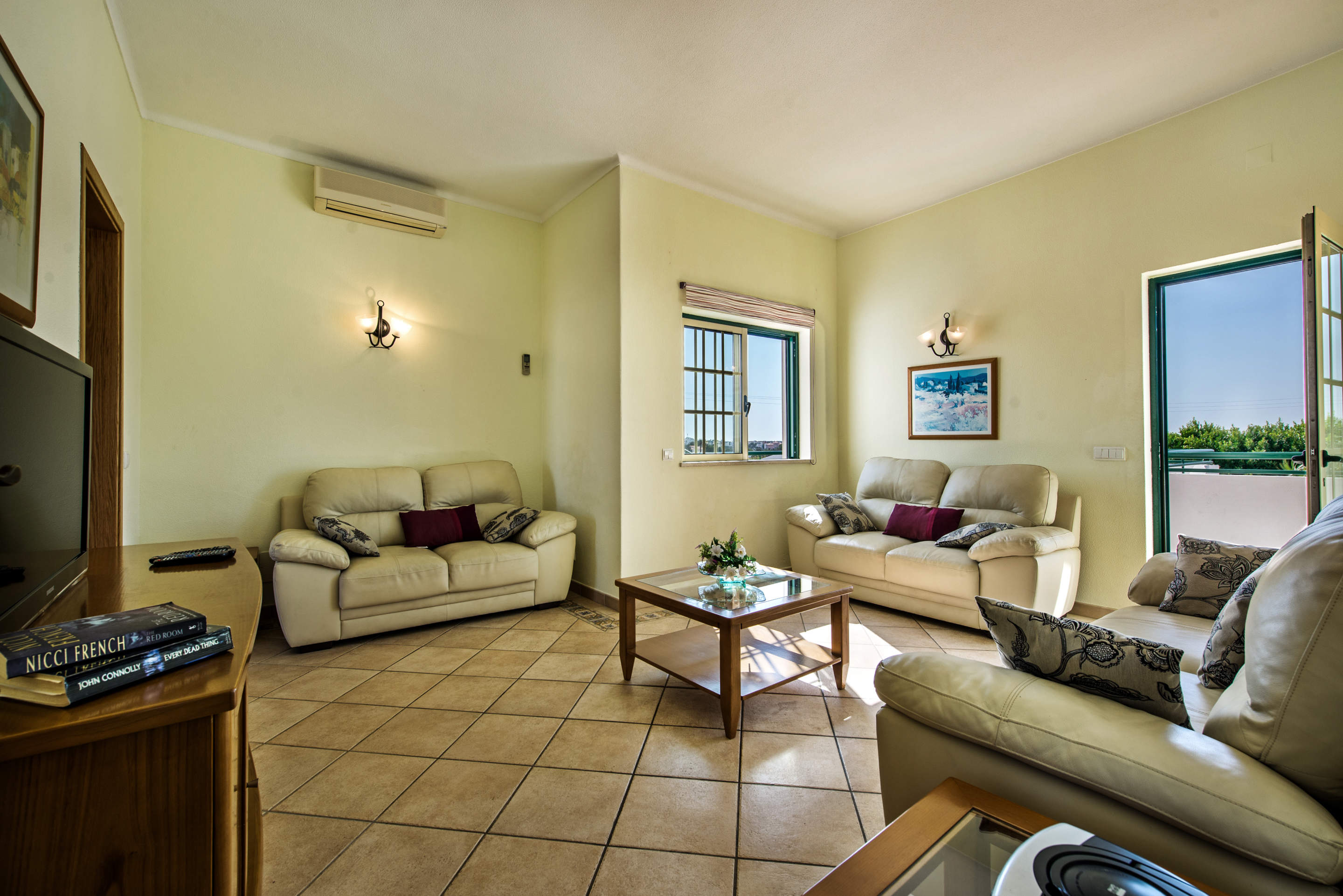 Rebela Apartments  First floor apartment 2, 4 bedroom apartment in Gale, Vale da Parra and Guia, Algarve