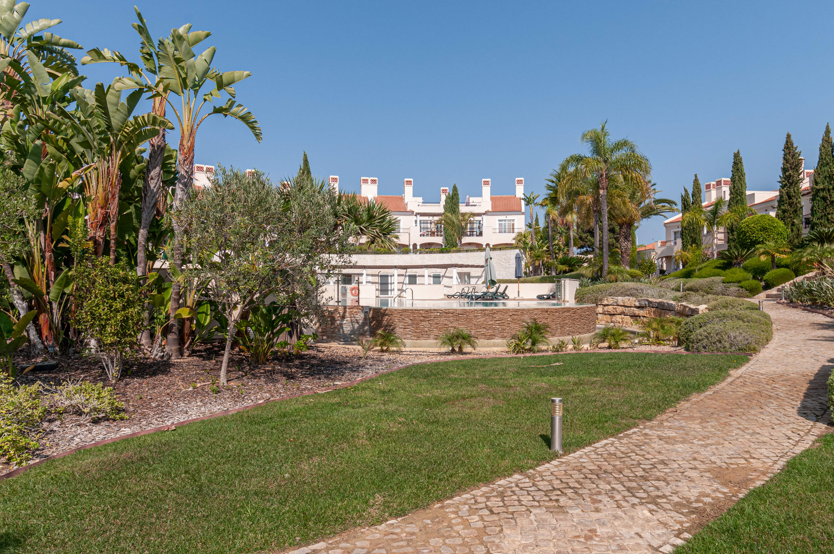 The Lemon Tree at Palmyra, 4 bedroom villa in Vila Sol, Algarve