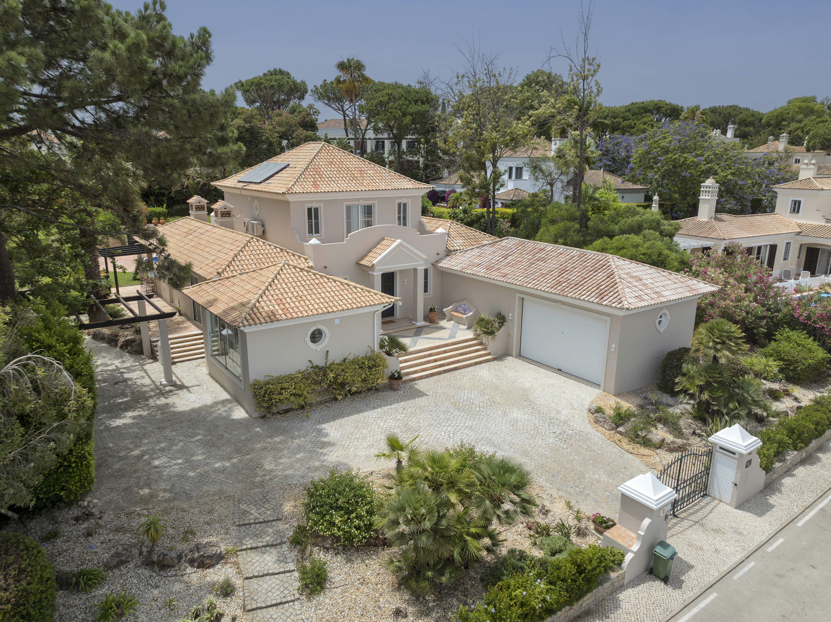 Villa Josephina Six Bedroom Rate, 6 bedroom villa in Quinta do Lago, Algarve