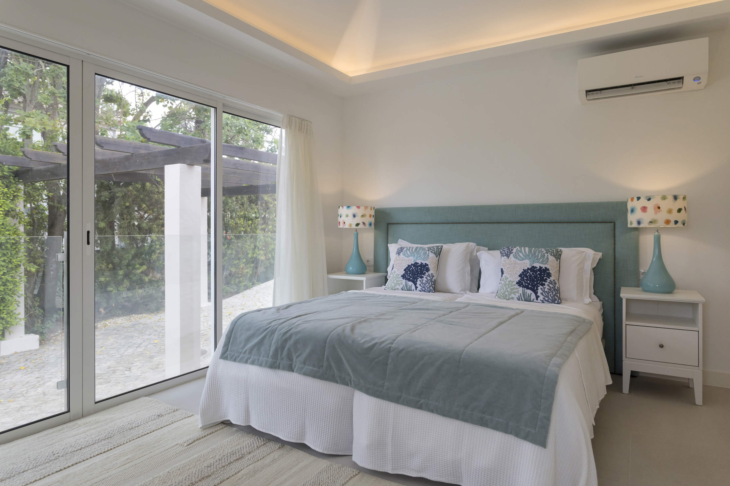 Villa Josephina Six Bedroom Rate, 6 bedroom villa in Quinta do Lago, Algarve