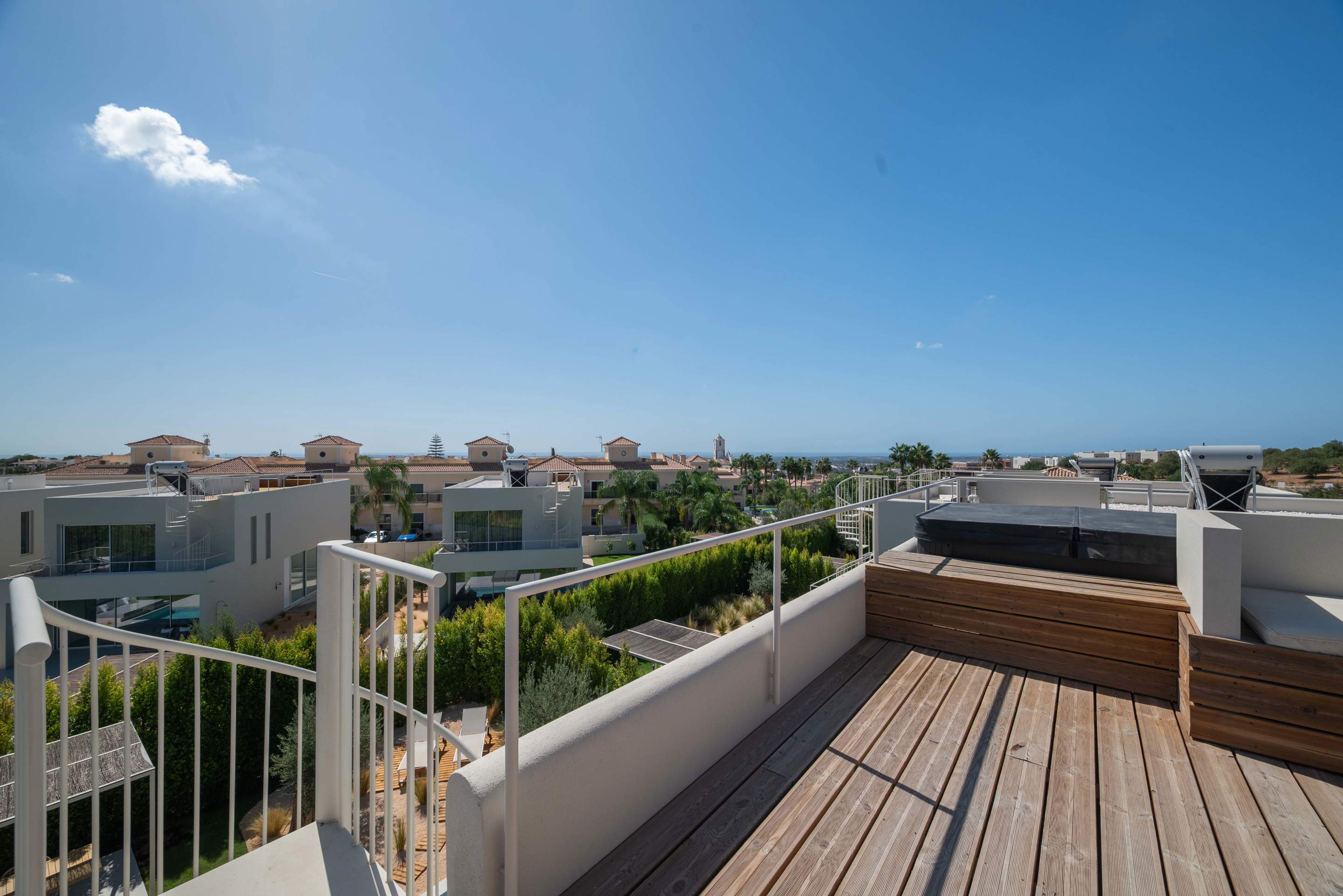 Villa Karrie, 3 bedroom villa in Santa Barbara de Nexe, Algarve