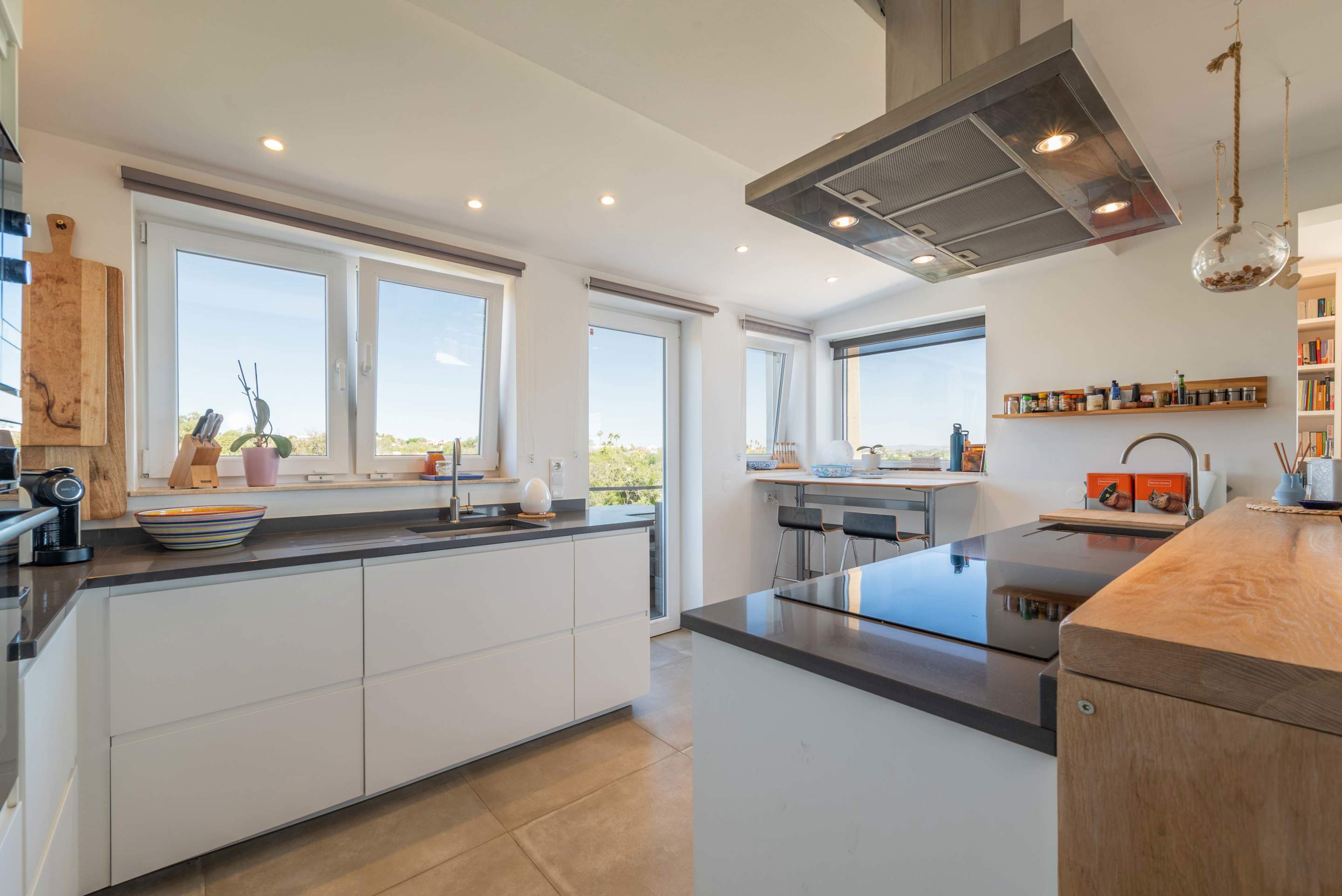 Vila Vista Unica, 4 bedroom villa in Gale, Vale da Parra and Guia, Algarve