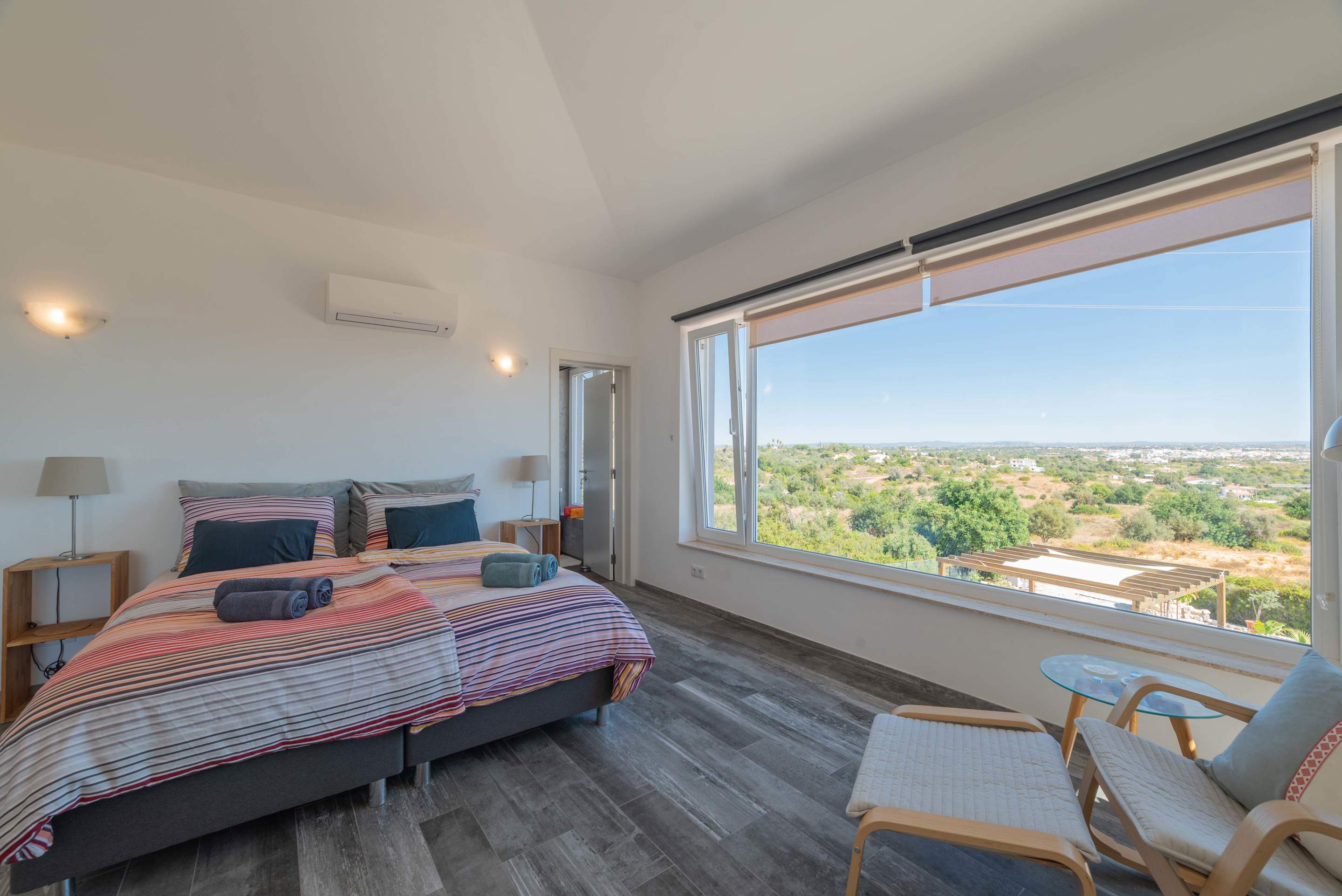 Vila Vista Unica, 4 bedroom villa in Gale, Vale da Parra and Guia, Algarve