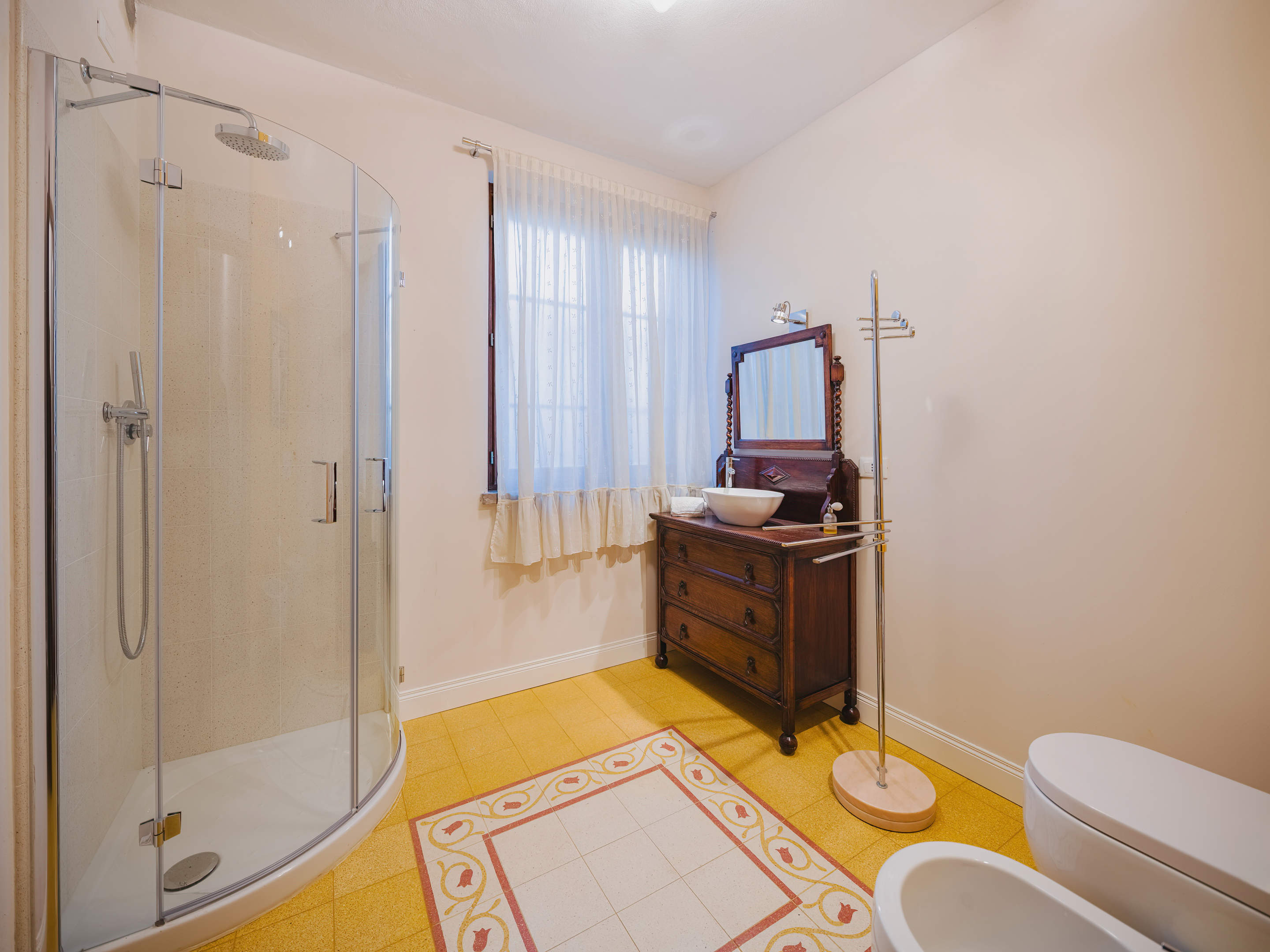 Villa Alberto, 3 bedroom villa in North Tuscany - Pisa & Lucca Area, Tuscany