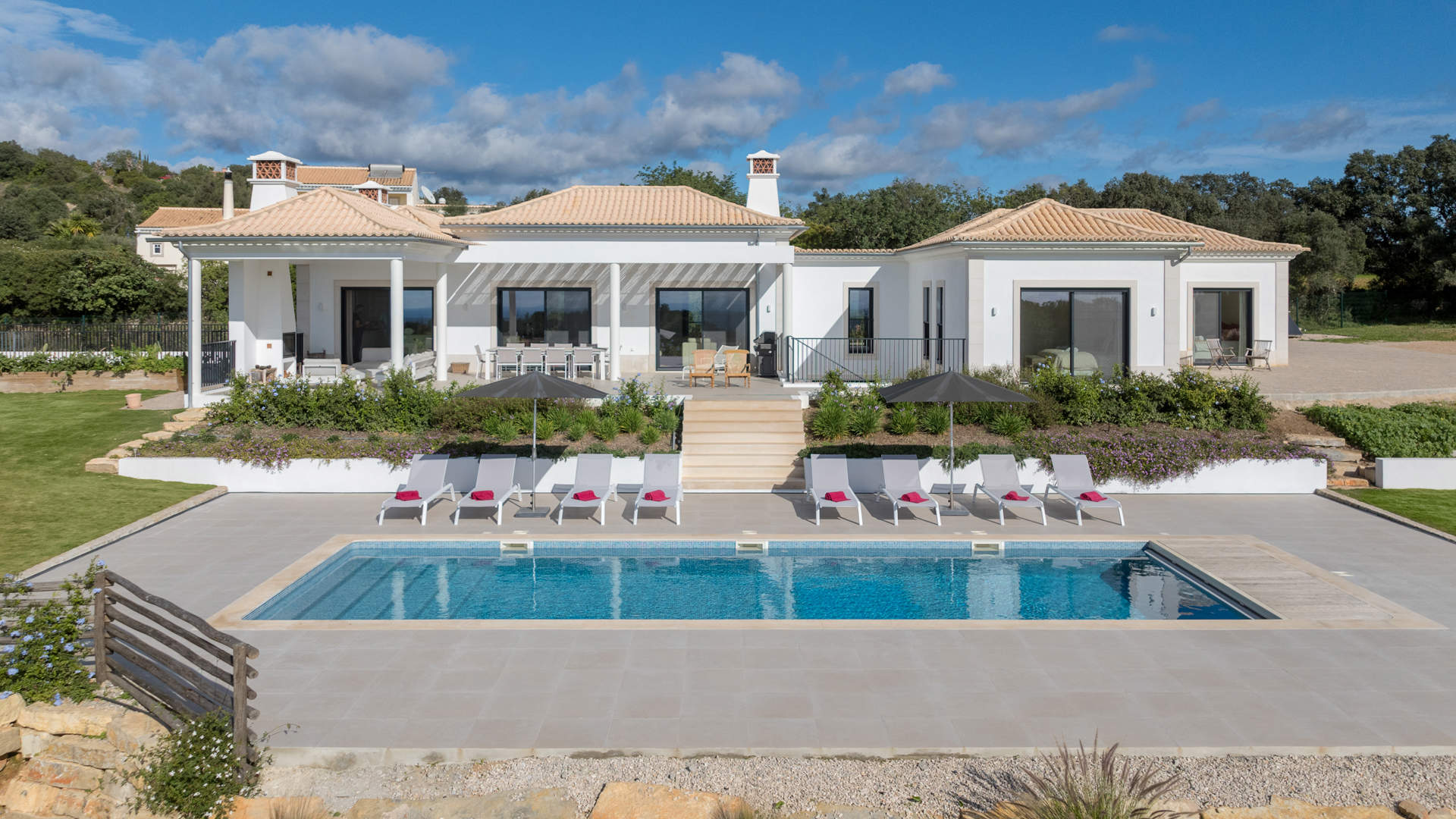 Villa Humberto, 4 bedroom villa in Santa Barbara de Nexe, Algarve