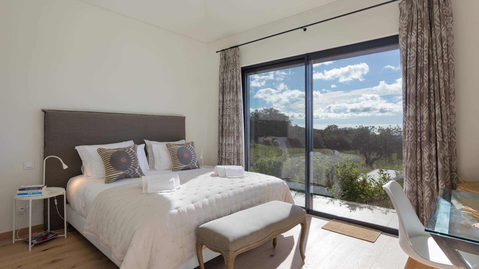 Villa Humberto, 4 bedroom villa in Santa Barbara de Nexe, Algarve