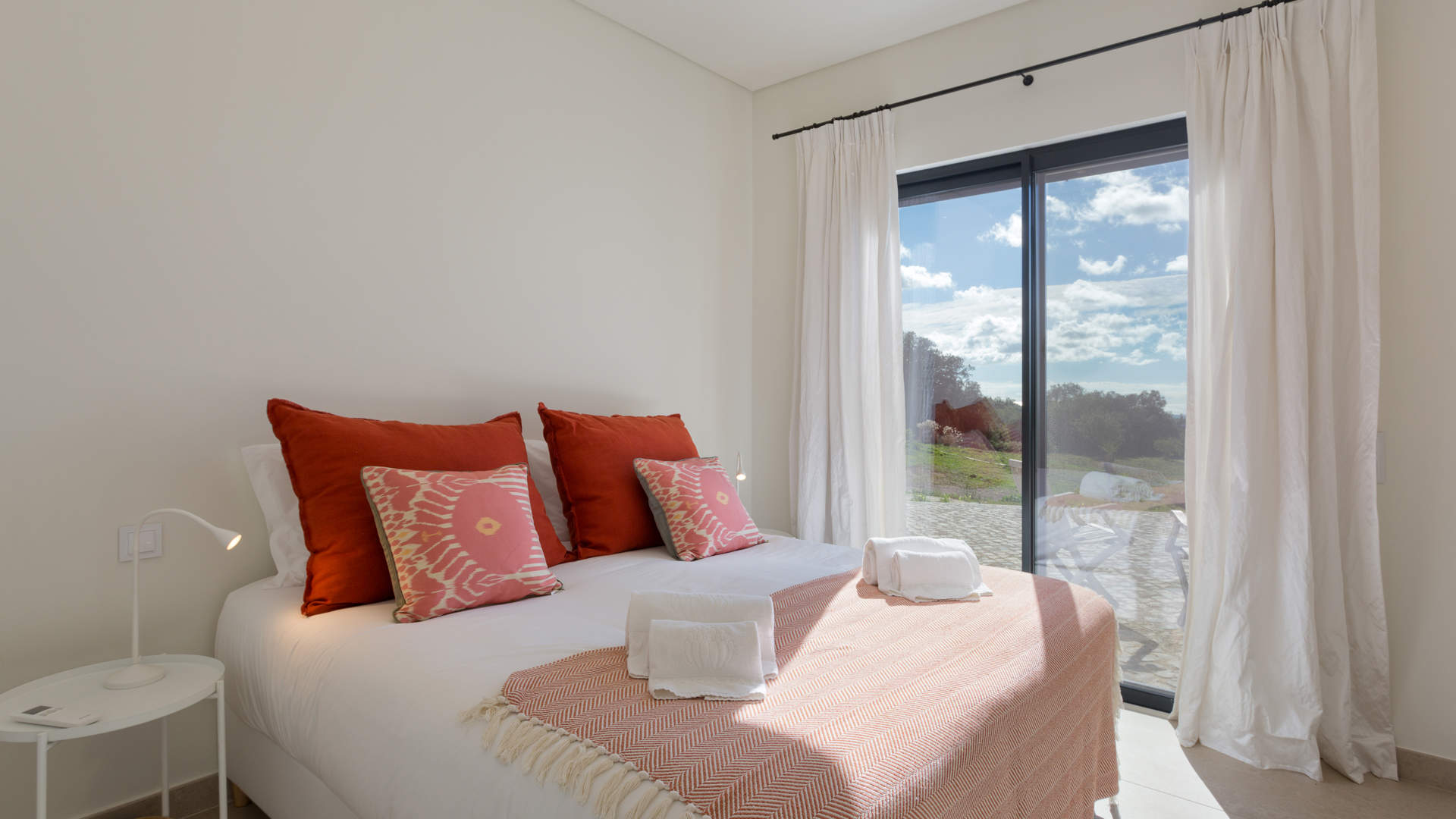 Villa Humberto, 4 bedroom villa in Santa Barbara de Nexe, Algarve