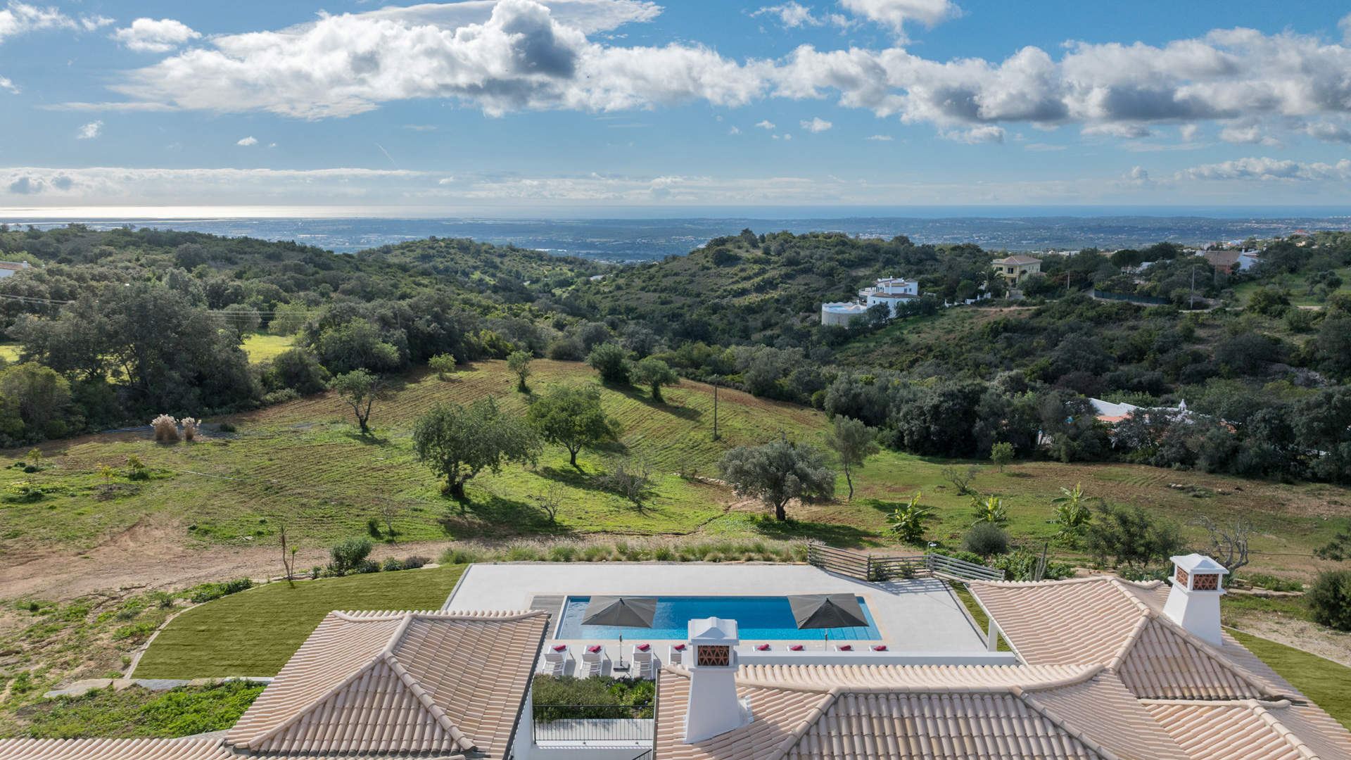 Villa Humberto, 4 bedroom villa in Santa Barbara de Nexe, Algarve