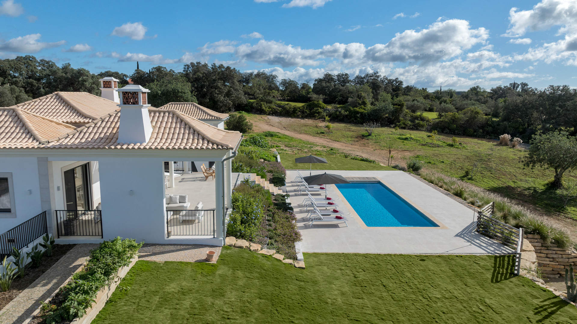 Villa Humberto, 4 bedroom villa in Santa Barbara de Nexe, Algarve