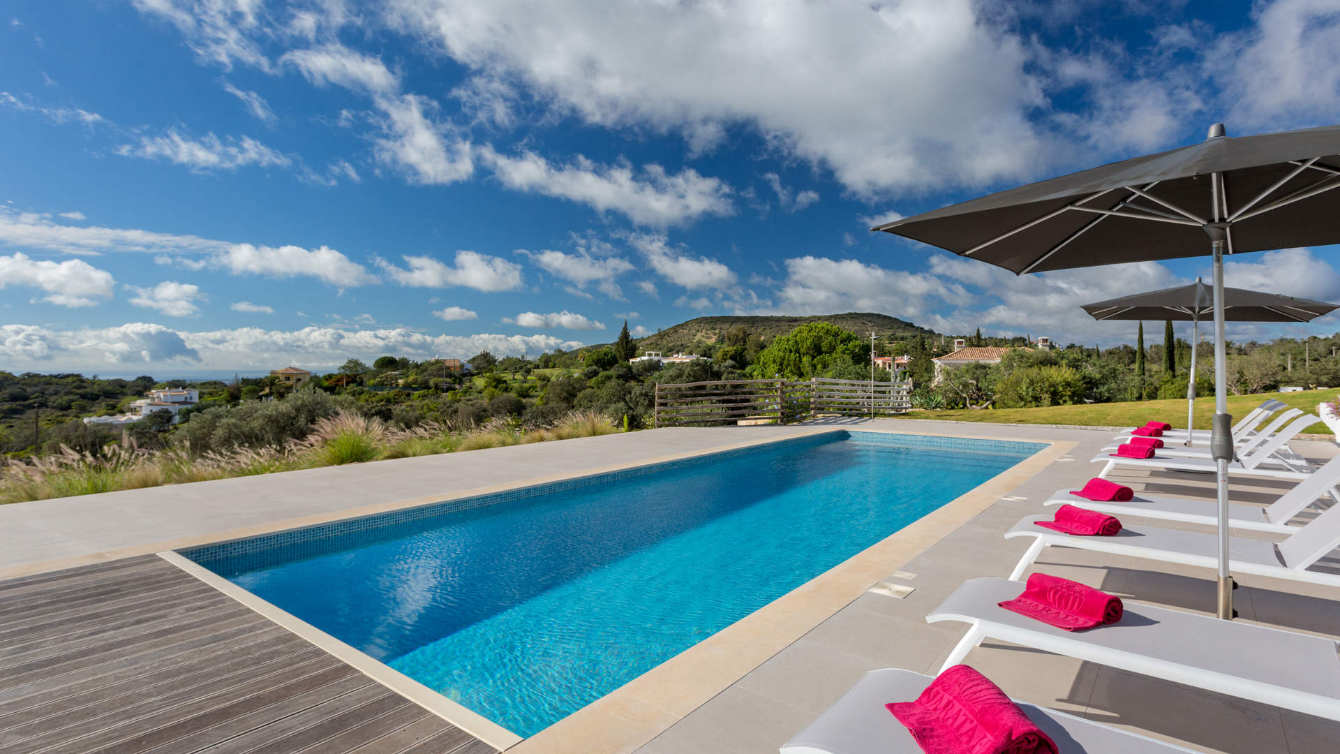 Villa Humberto, 4 bedroom villa in Santa Barbara de Nexe, Algarve