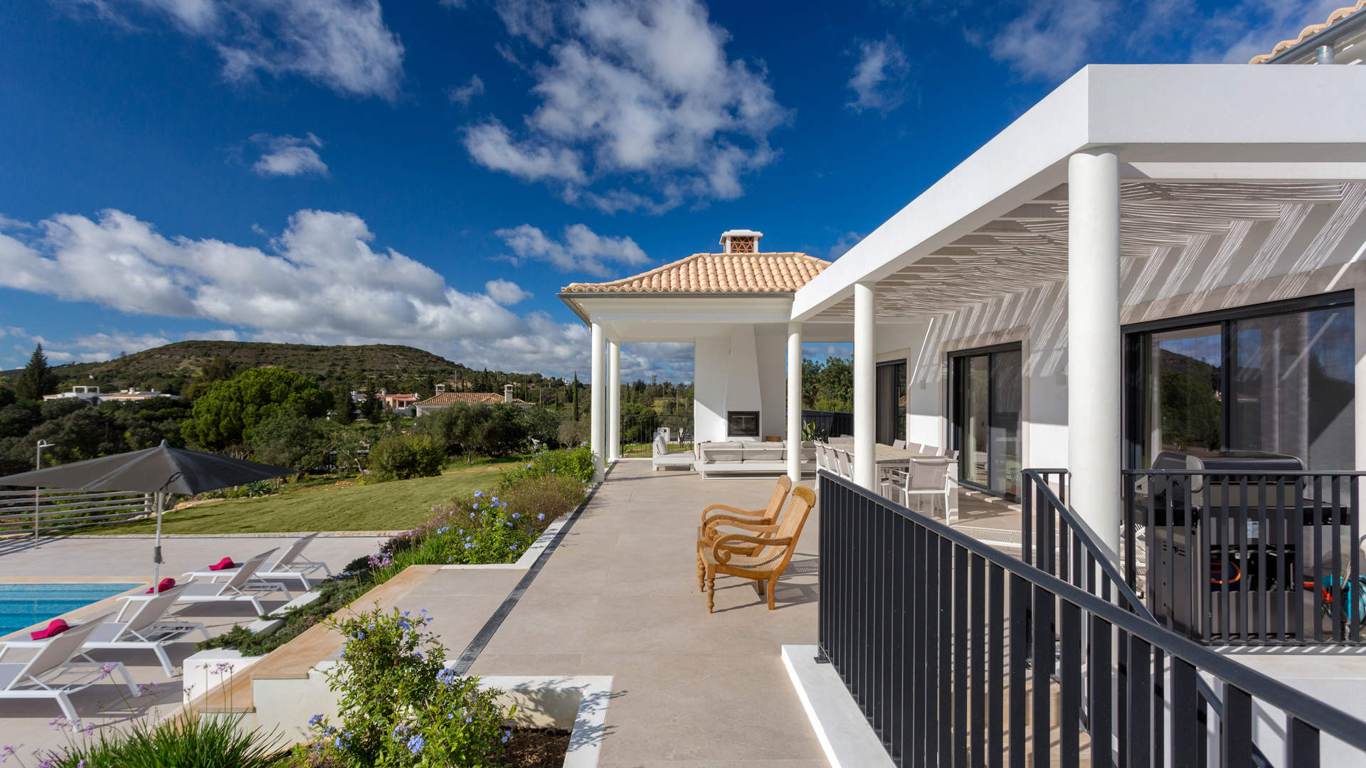 Villa Humberto, 4 bedroom villa in Santa Barbara de Nexe, Algarve