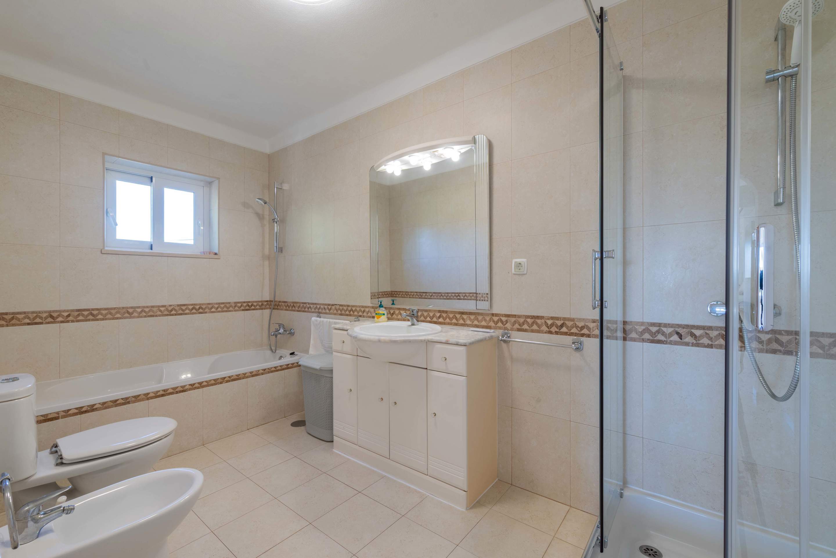 Villa Belcarina, 4 bedroom villa in Gale, Vale da Parra and Guia, Algarve