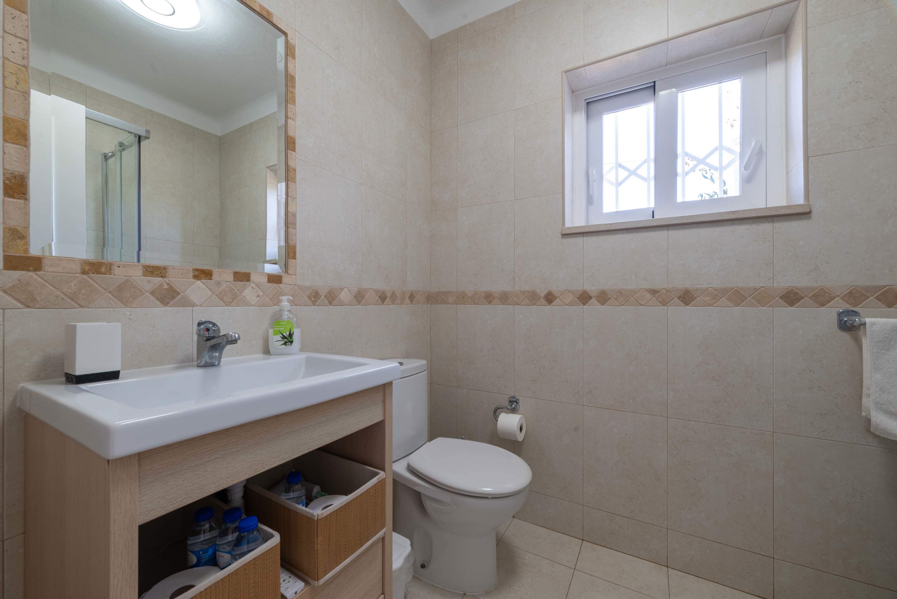 Villa Belcarina, 4 bedroom villa in Gale, Vale da Parra and Guia, Algarve