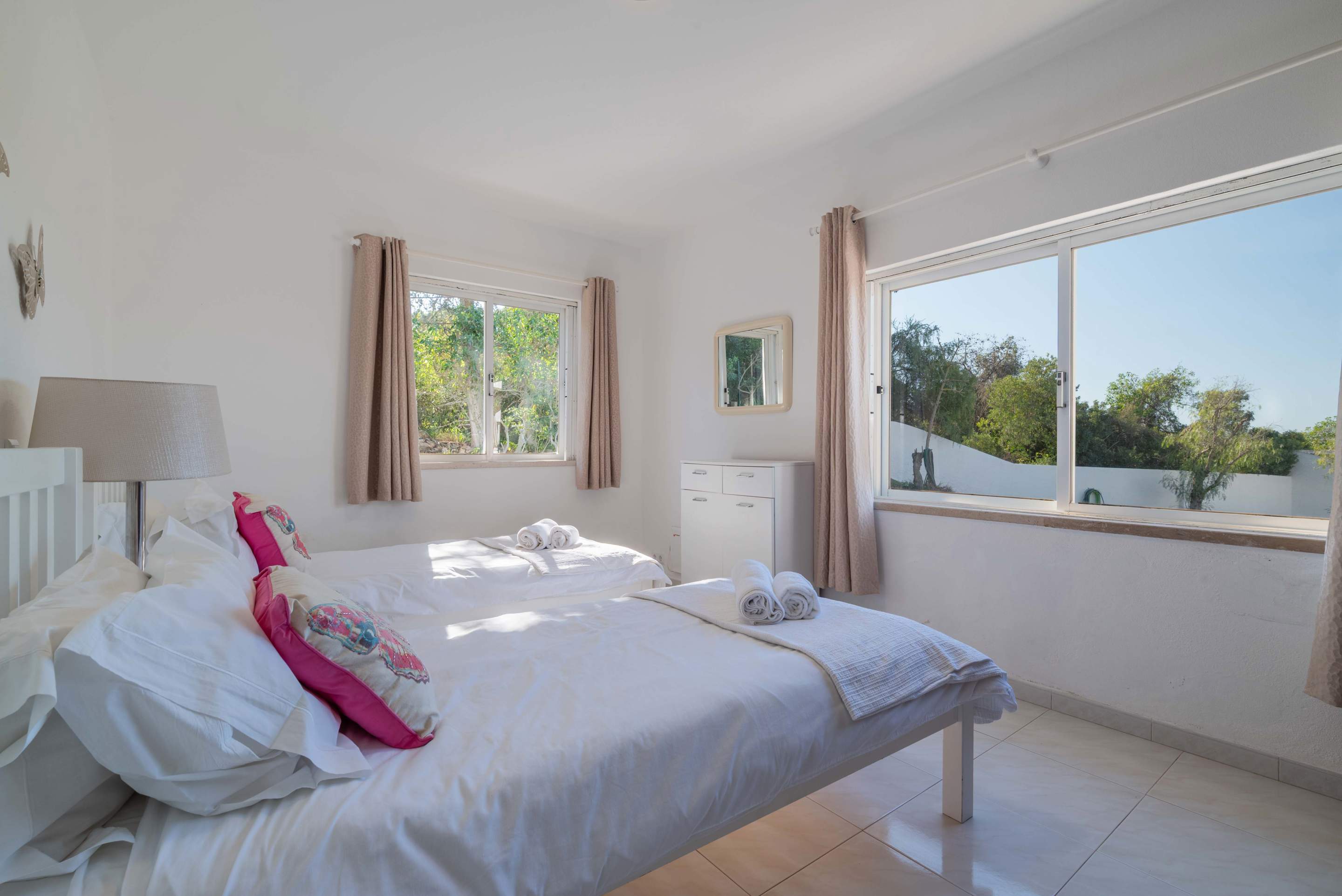 Villa Belcarina, 4 bedroom villa in Gale, Vale da Parra and Guia, Algarve