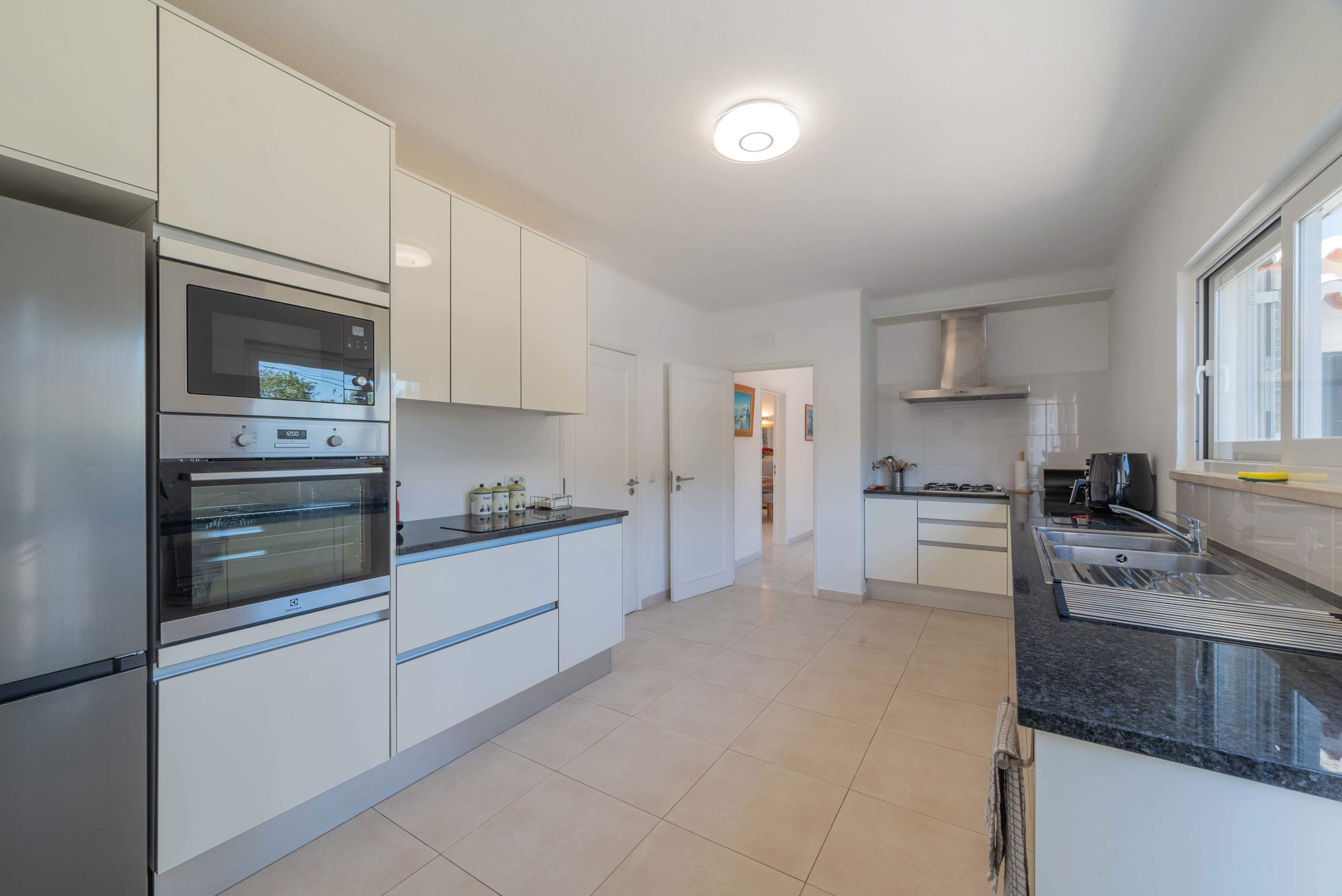 Villa Belcarina, 4 bedroom villa in Gale, Vale da Parra and Guia, Algarve