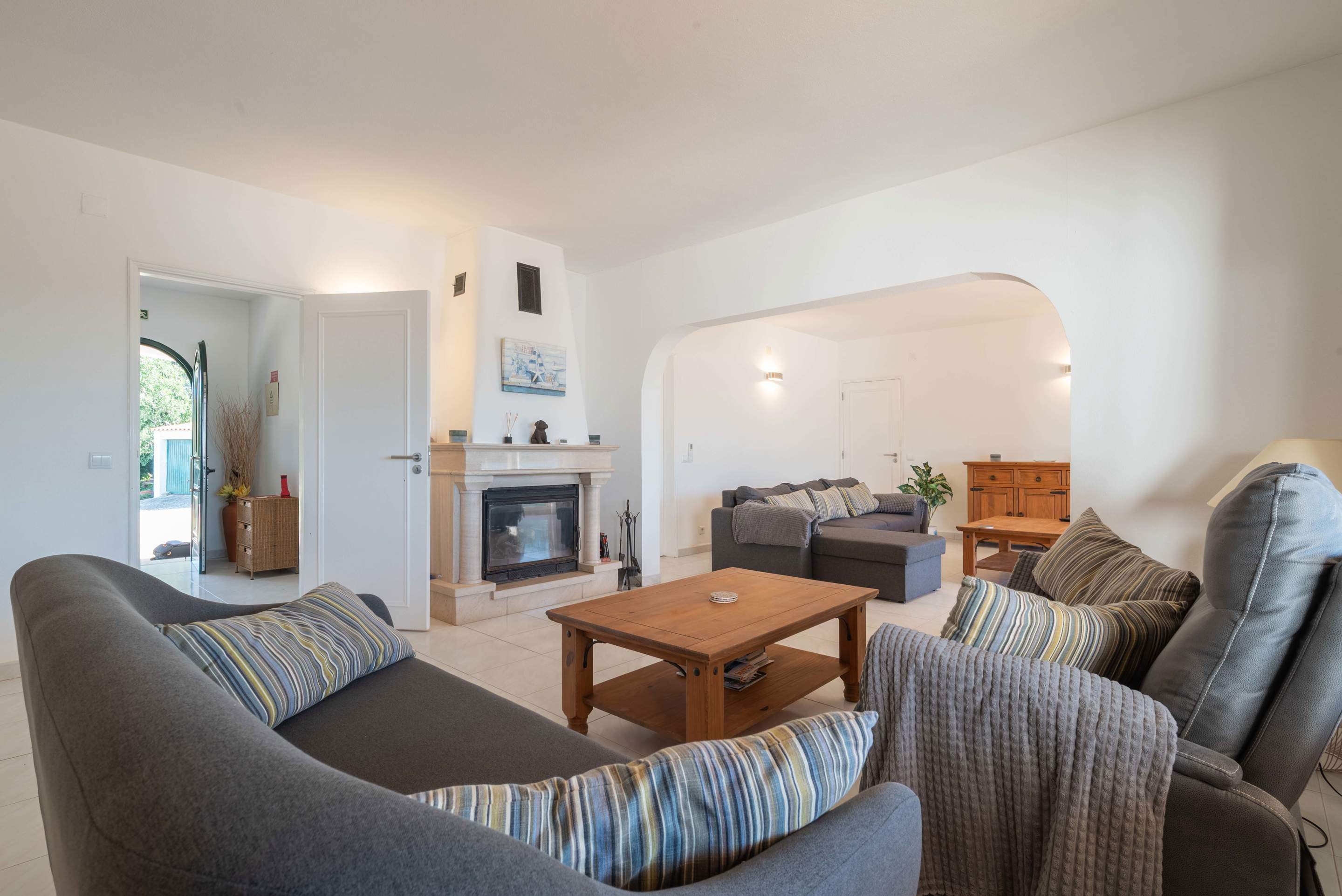 Villa Belcarina, 4 bedroom villa in Gale, Vale da Parra and Guia, Algarve