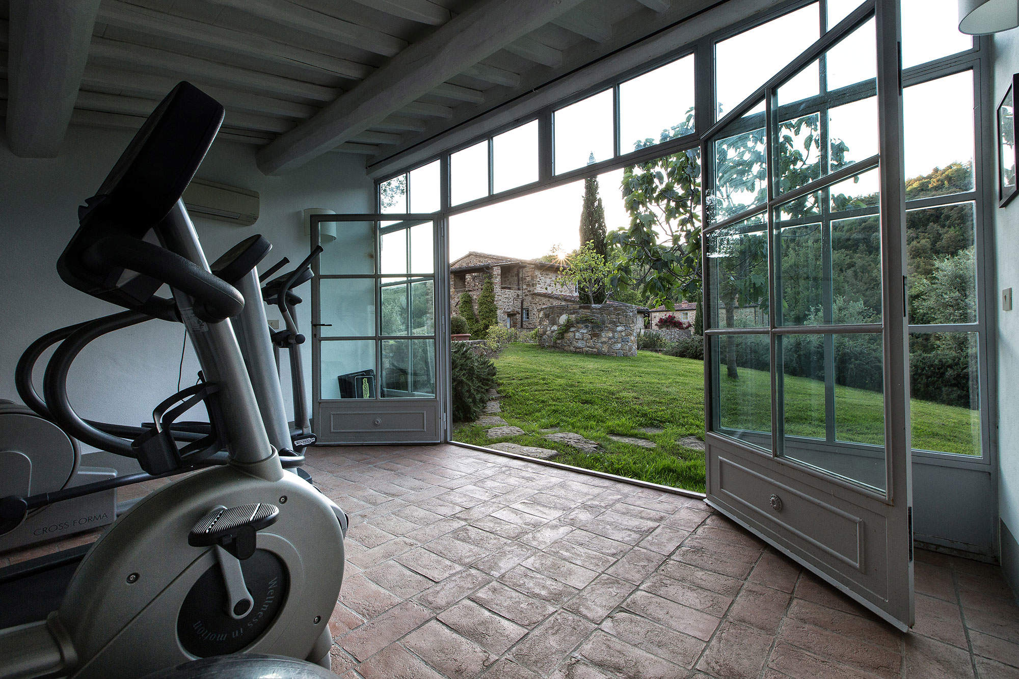 Villa Grande Main Villa, Cottage,Studio & Barn, Incl Breakfast, 11 bedroom villa in Chianti & Countryside, Tuscany