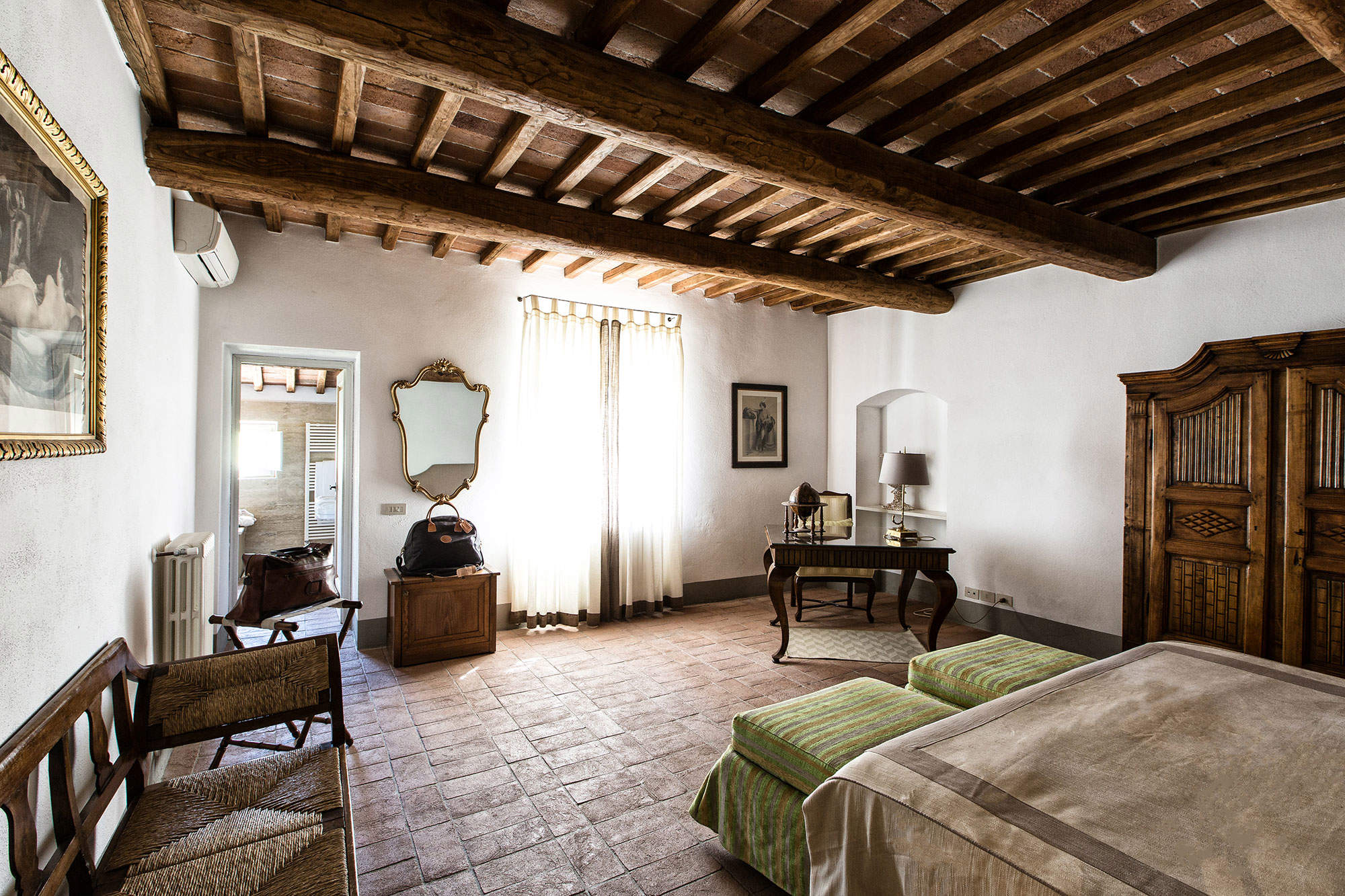 Villa Grande Main Villa, Cottage,Studio & Barn, Incl Breakfast, 11 bedroom villa in Chianti & Countryside, Tuscany