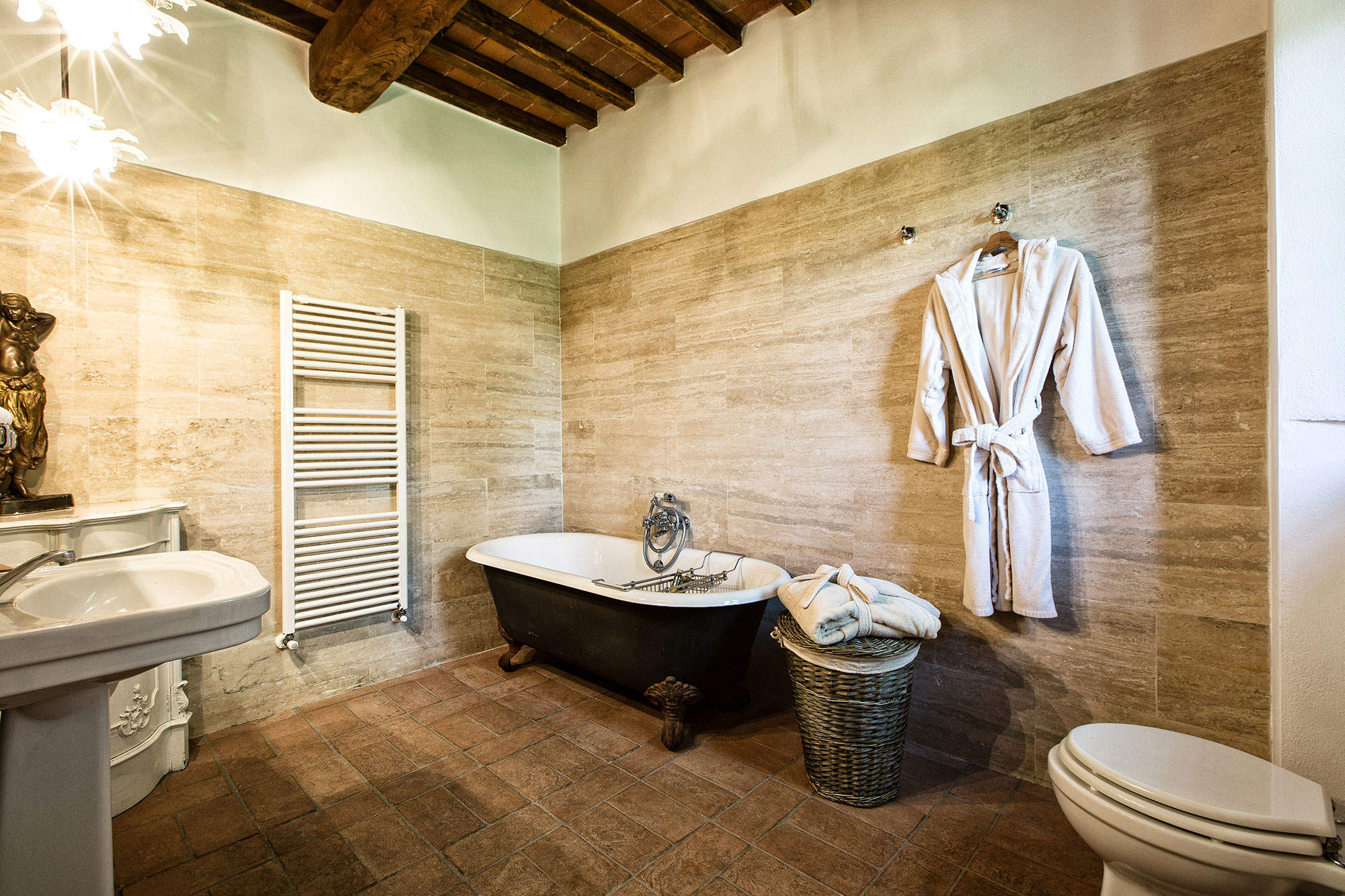 Villa Grande Main Villa, Cottage,Studio & Barn, Incl Breakfast, 11 bedroom villa in Chianti & Countryside, Tuscany