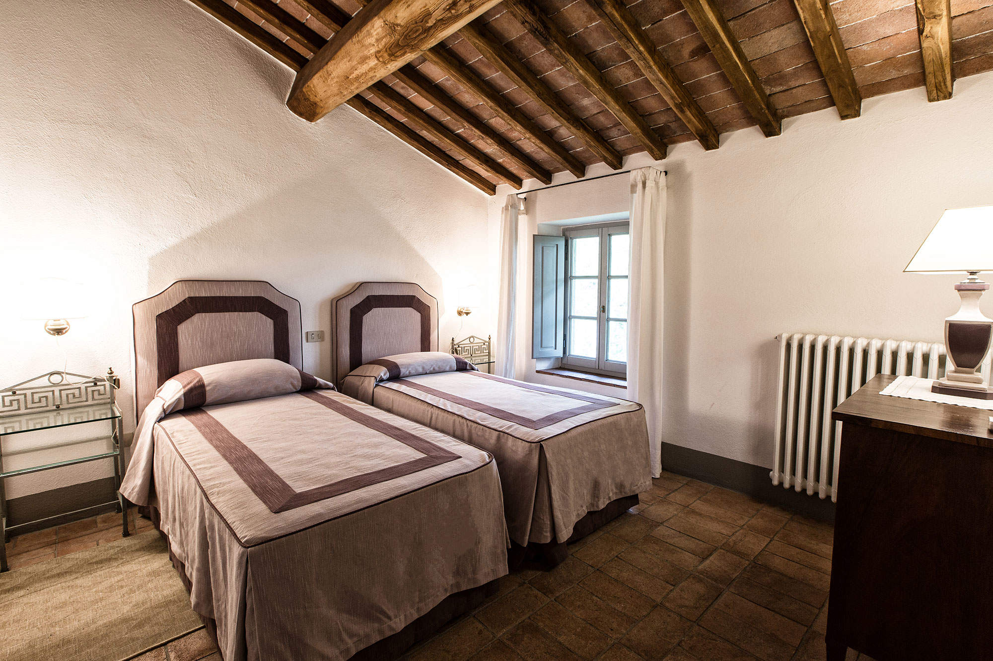 Villa Grande Main Villa, Cottage,Studio & Barn, Incl Breakfast, 11 bedroom villa in Chianti & Countryside, Tuscany