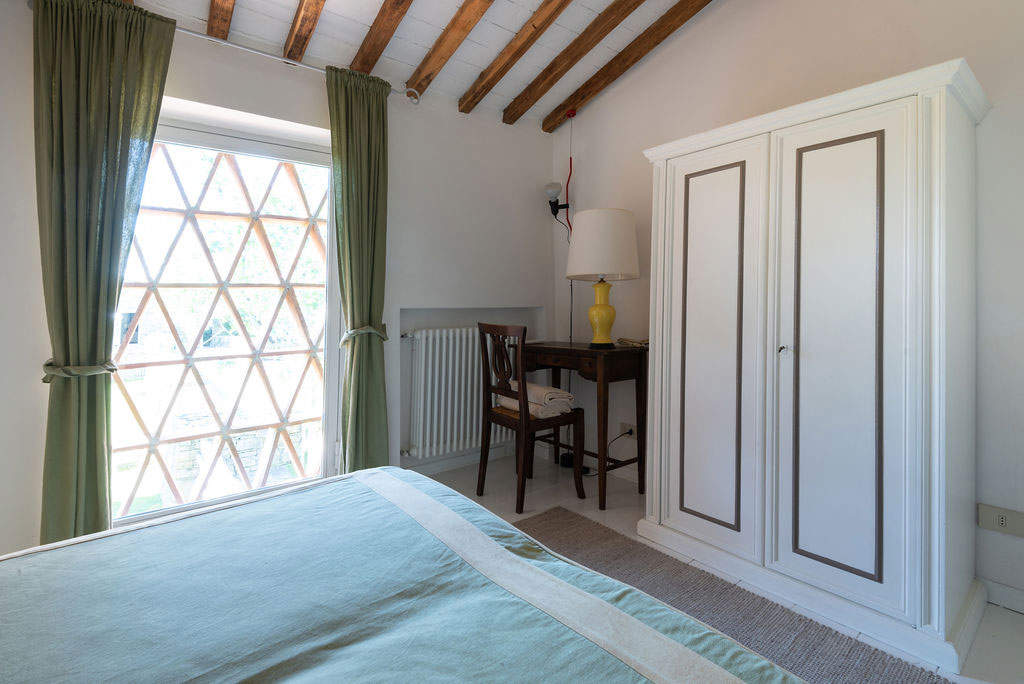 Villa Grande Main Villa, Cottage,Studio & Barn, Incl Breakfast, 11 bedroom villa in Chianti & Countryside, Tuscany