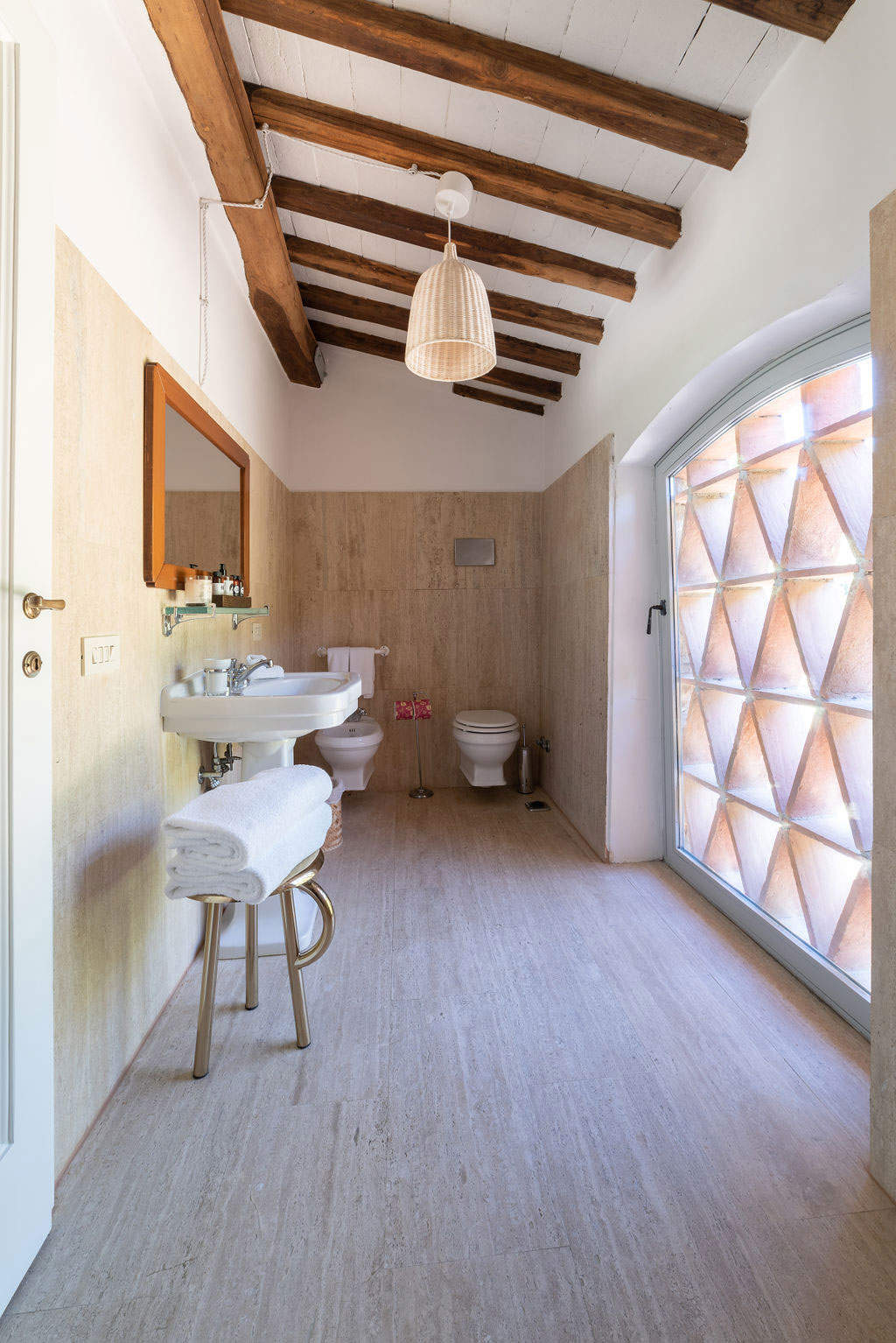 Villa Grande Main Villa, Cottage,Studio & Barn, Incl Breakfast, 11 bedroom villa in Chianti & Countryside, Tuscany