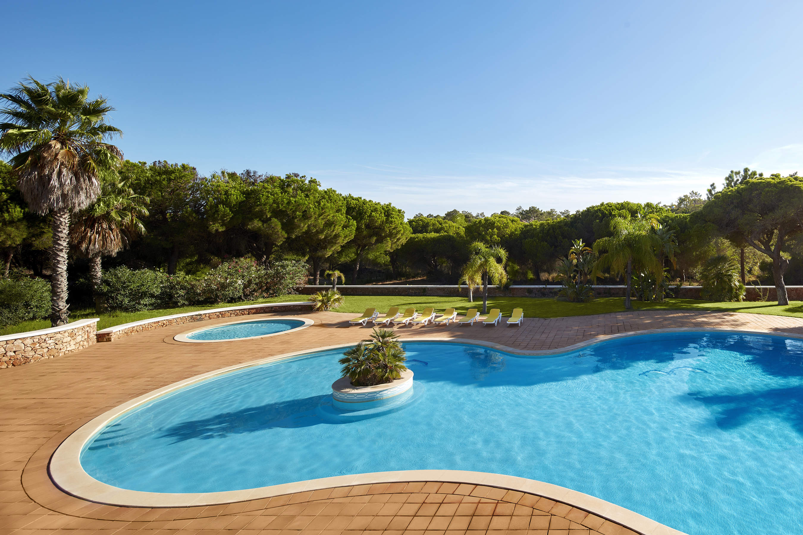 Ancao Gardens Three Bedroom Linked Villa Monday changeover, 3 bedroom villa in Quinta do Lago, Algarve