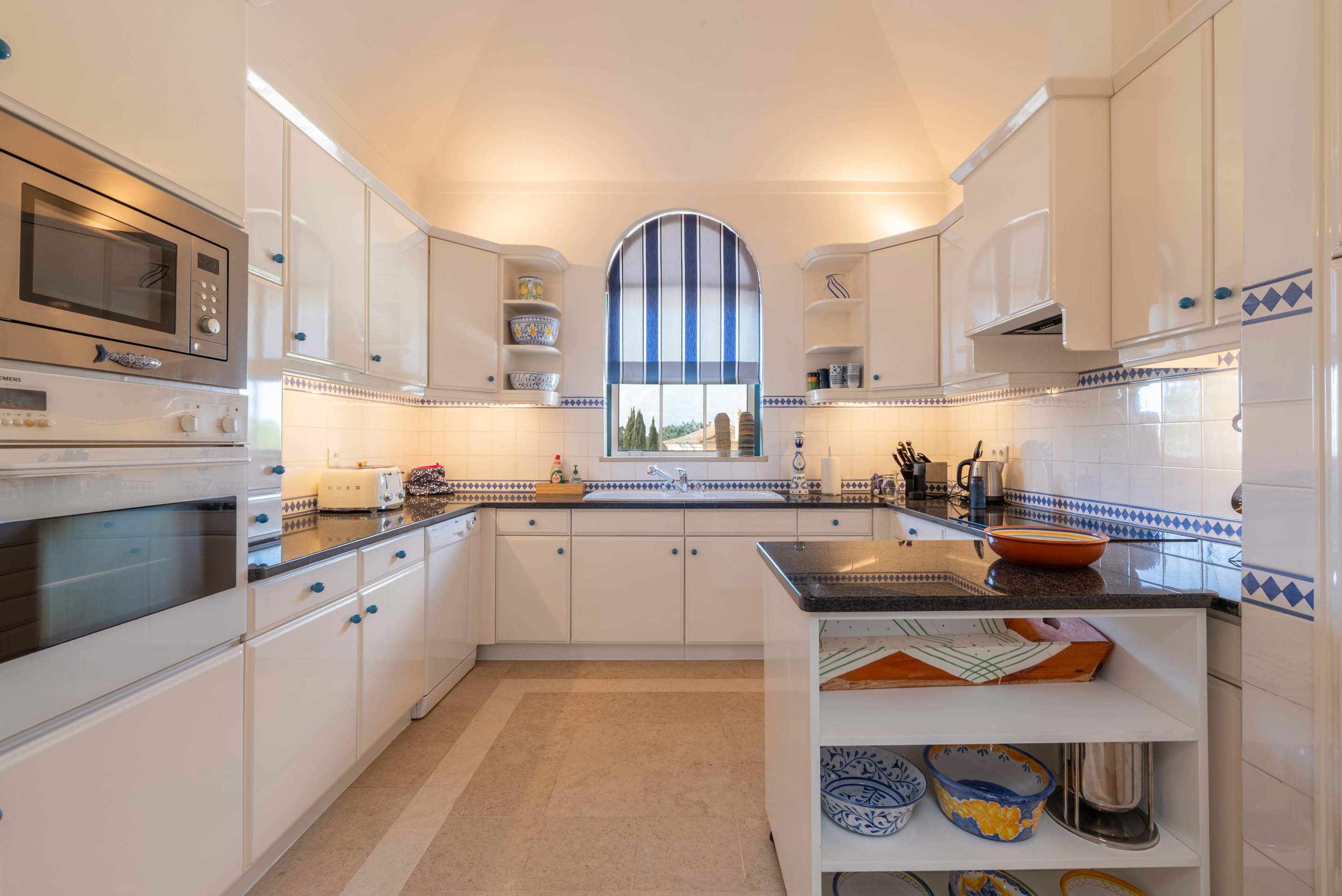 Villa Pau-Lo, 4 bedroom villa in Quinta do Lago, Algarve