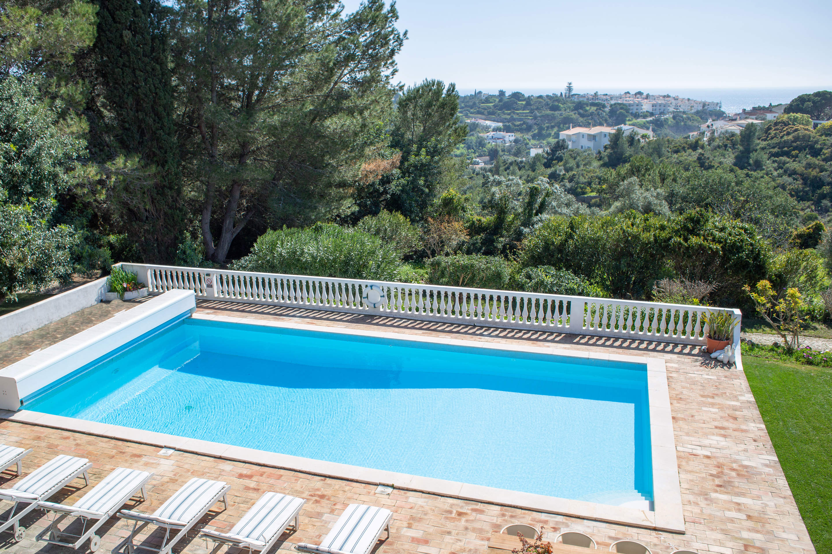 Villa Ciprestes, 5 bedroom villa in Carvoeiro Area, Algarve