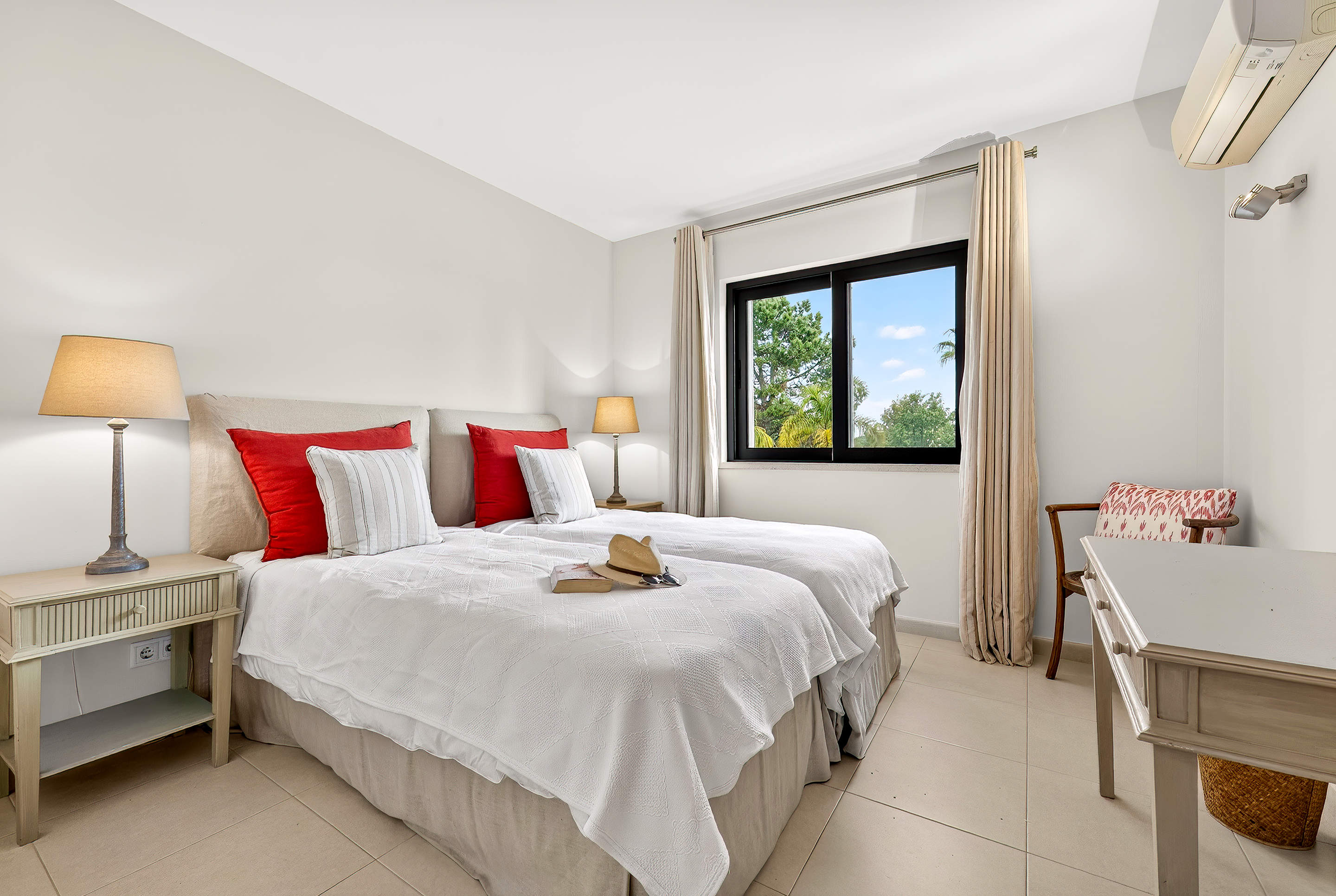 Sao Lourenco Premium 2 Bed Apt Sunflower, 2 bedroom apartment in Quinta do Lago, Algarve