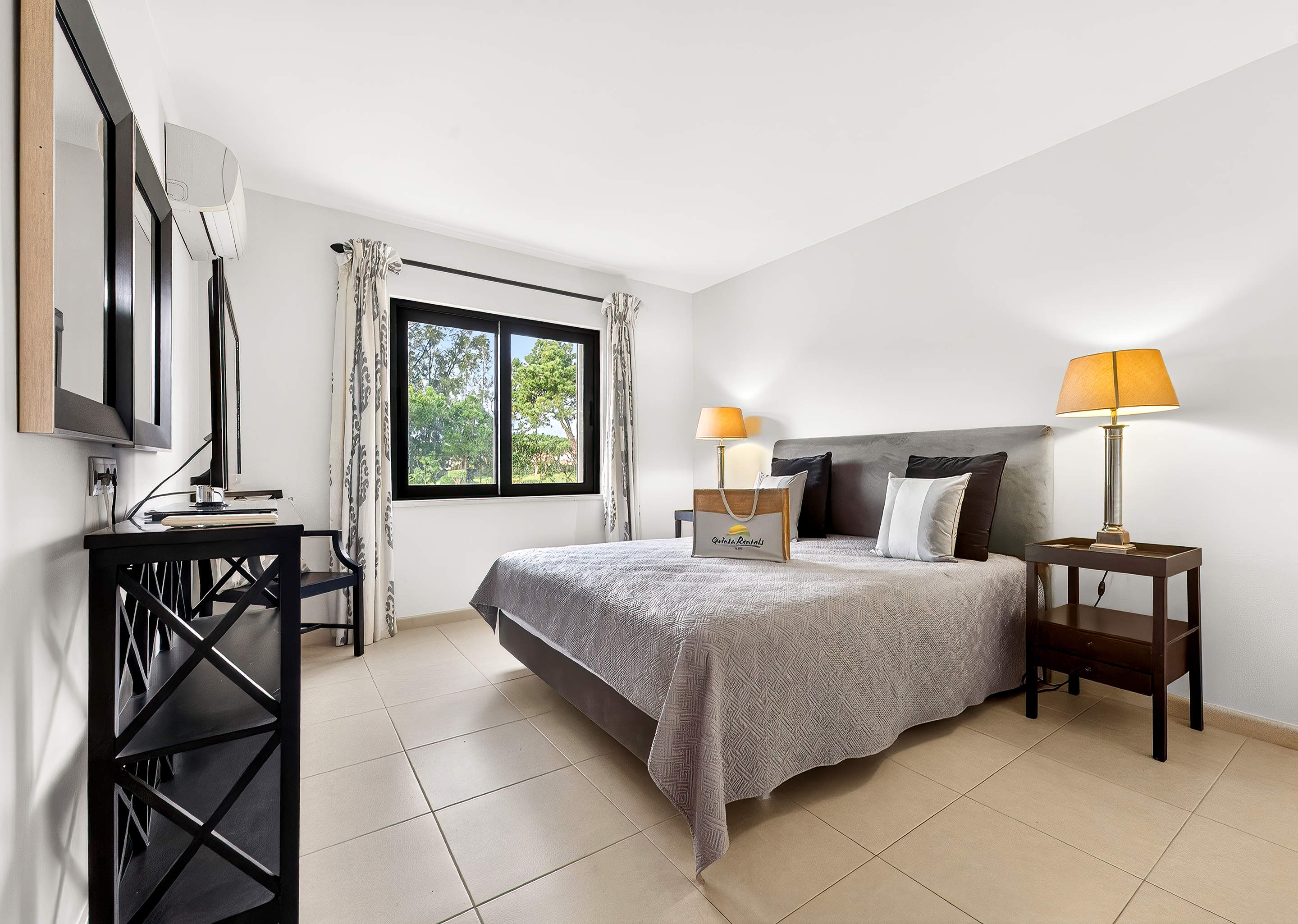 Sao Lourenco Premium 2 Bed Apt Sunflower, 2 bedroom apartment in Quinta do Lago, Algarve