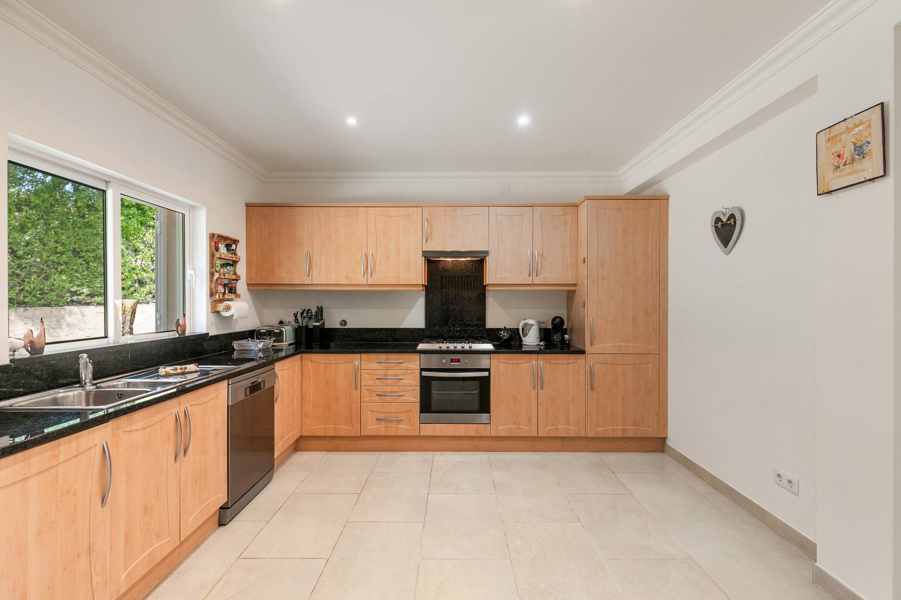 Casa Charlotte 4 bedroom rental, 4 bedroom villa in Almancil, Algarve