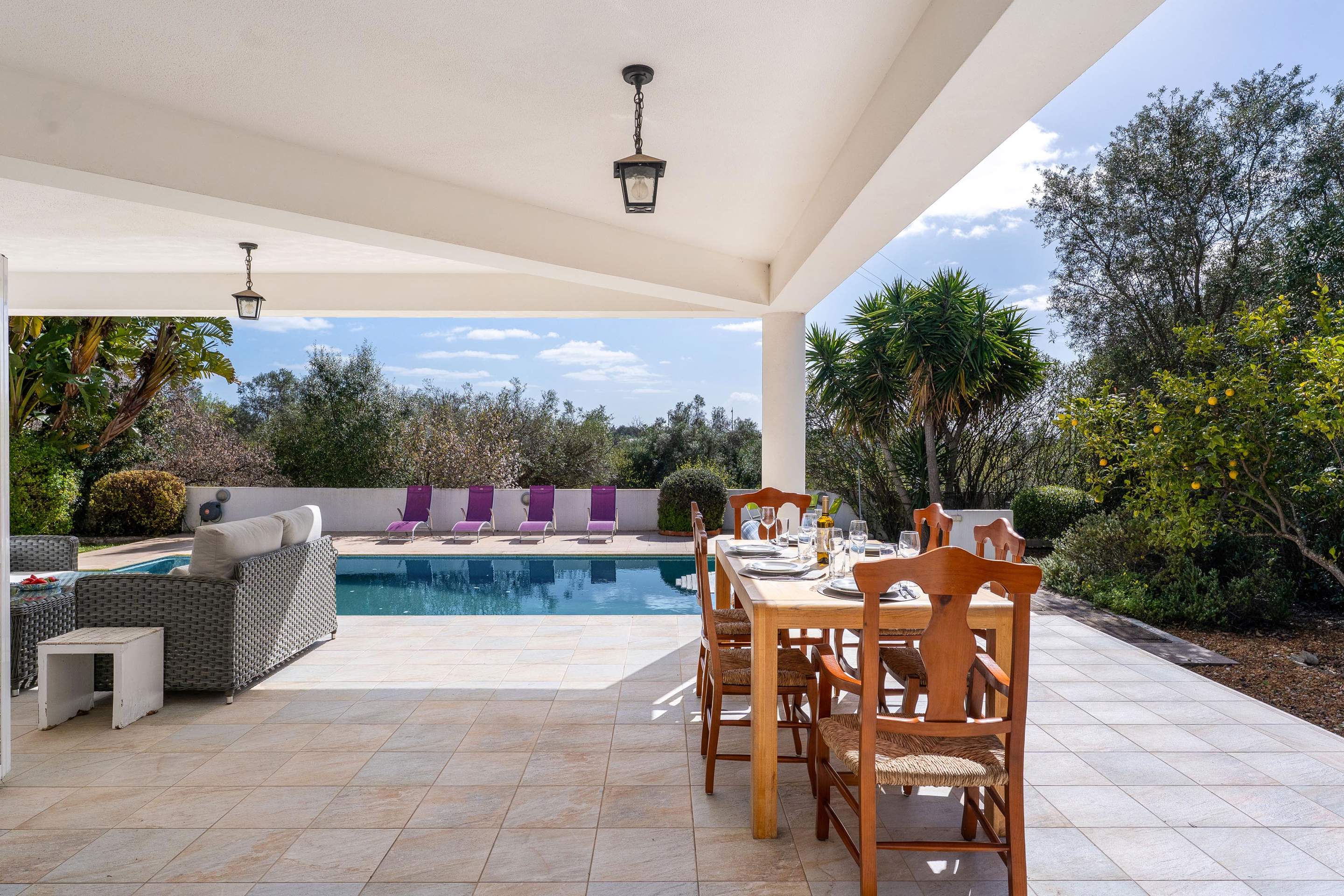 Casa Charlotte 4 bedroom rental, 4 bedroom villa in Almancil, Algarve