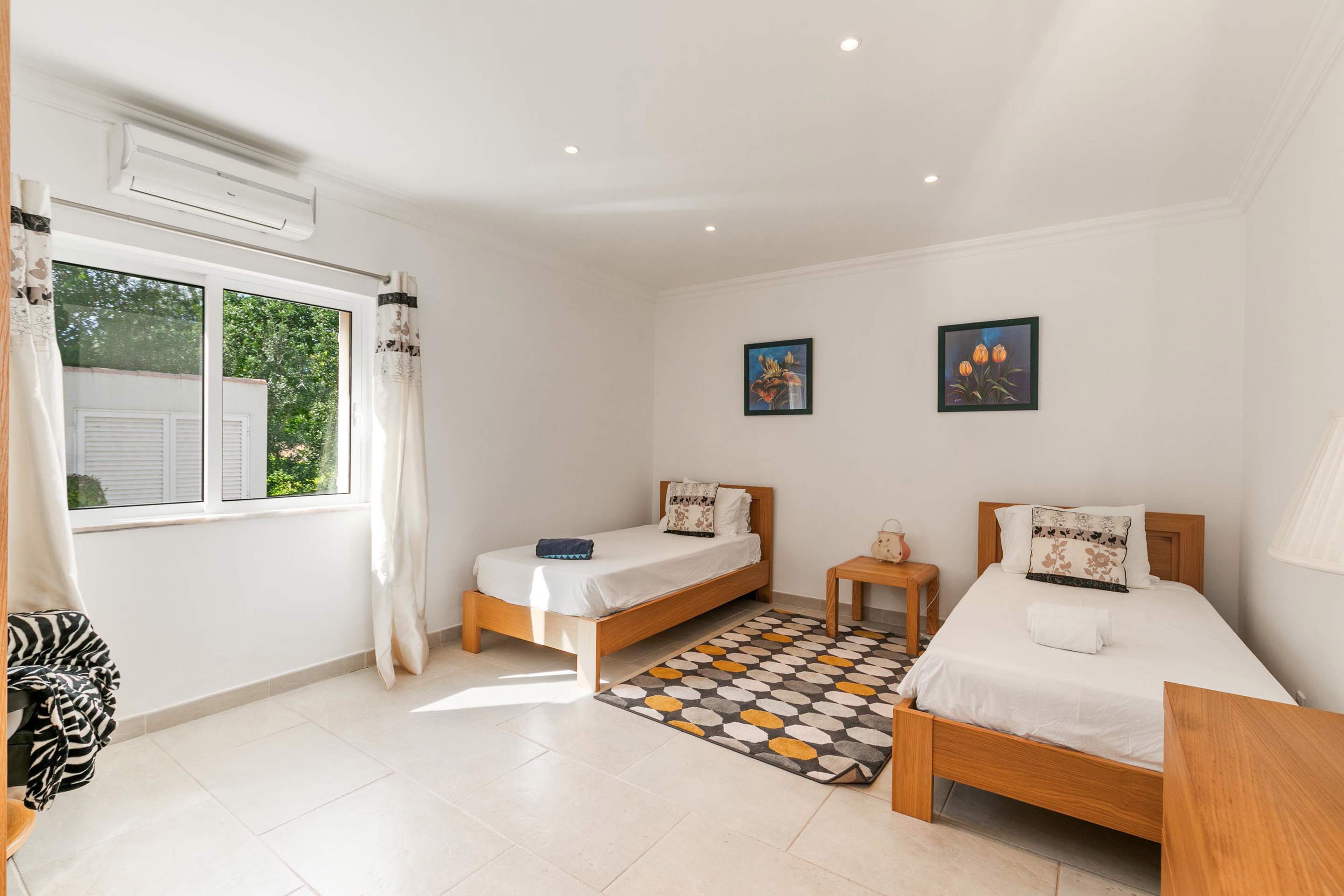 Casa Charlotte 4 bedroom rental, 4 bedroom villa in Almancil, Algarve