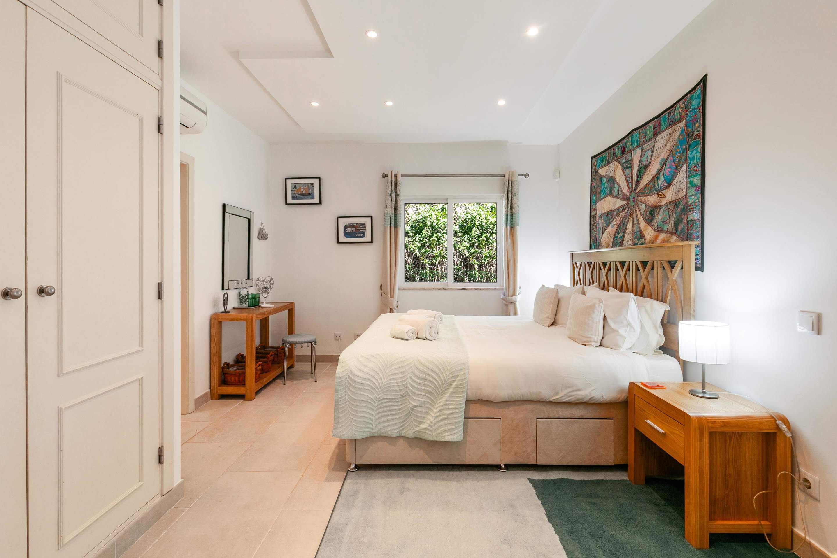 Casa Charlotte 4 bedroom rental, 4 bedroom villa in Almancil, Algarve