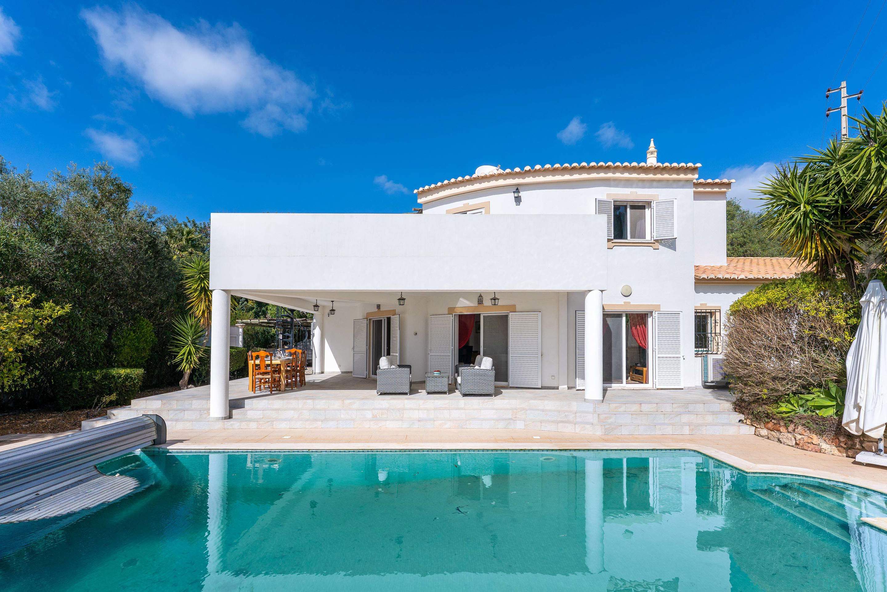 Casa Charlotte 4 bedroom rental, 4 bedroom villa in Almancil, Algarve