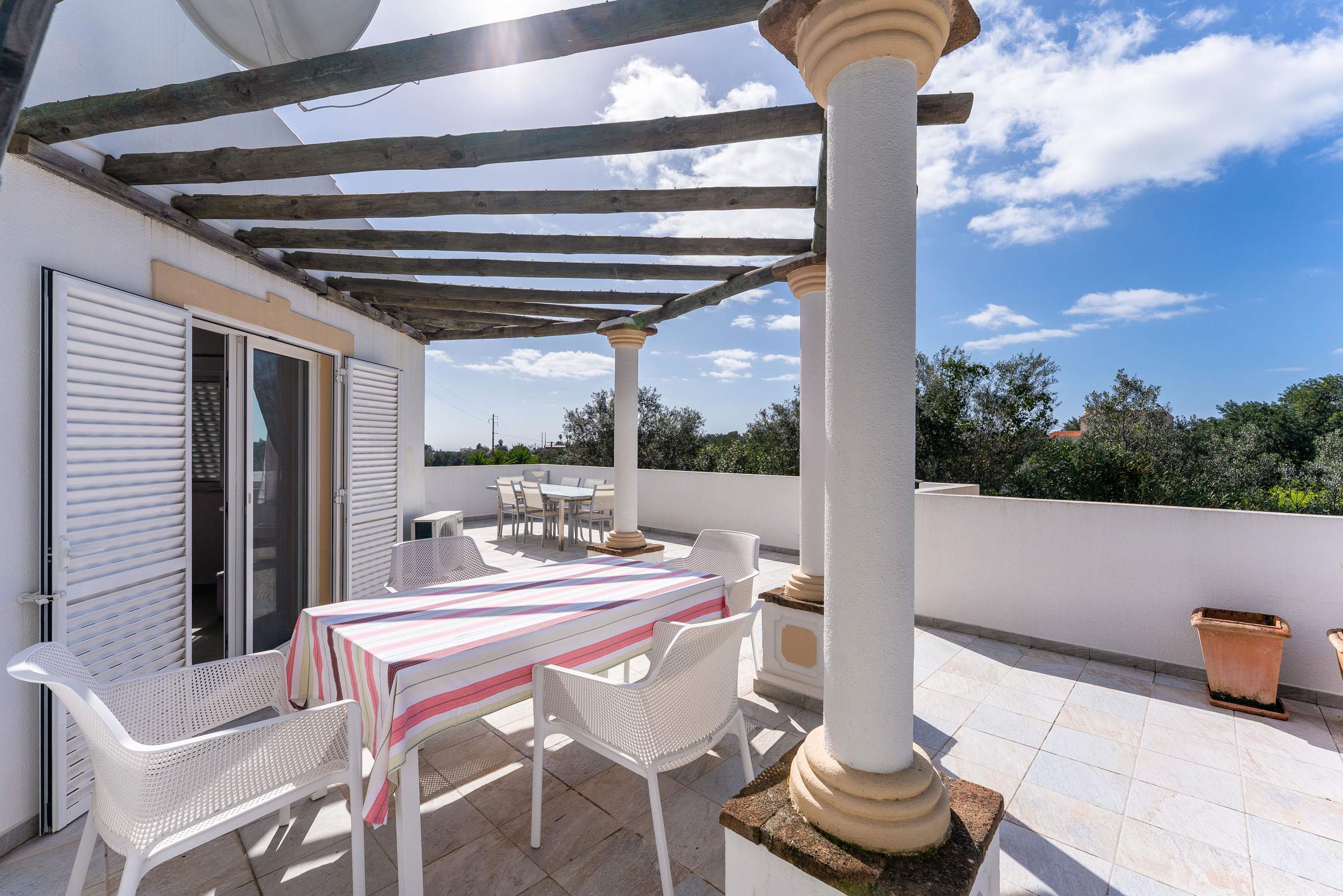 Casa Charlotte 4 bedroom rental, 4 bedroom villa in Almancil, Algarve