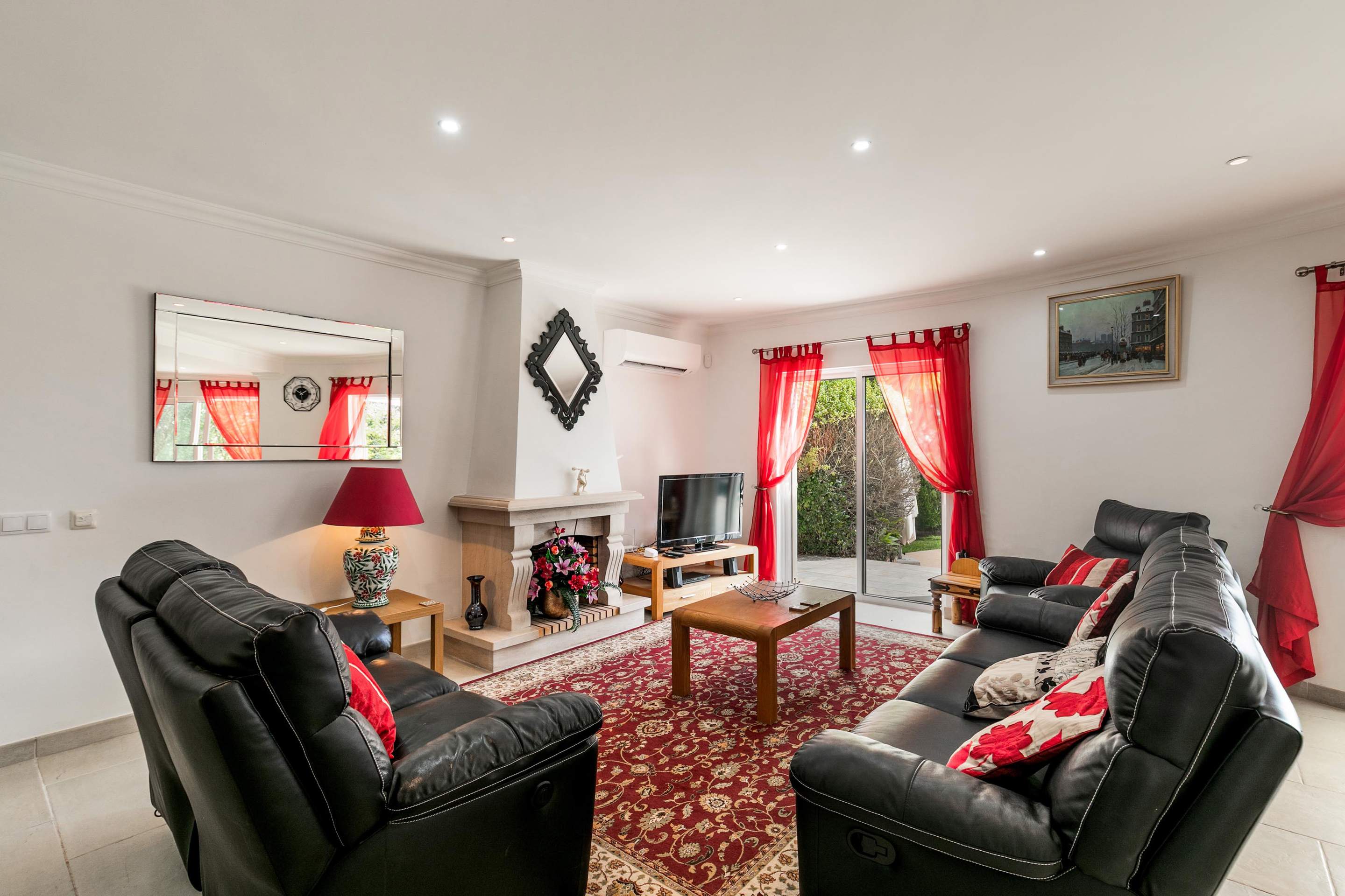 Casa Charlotte 4 bedroom rental, 4 bedroom villa in Almancil, Algarve