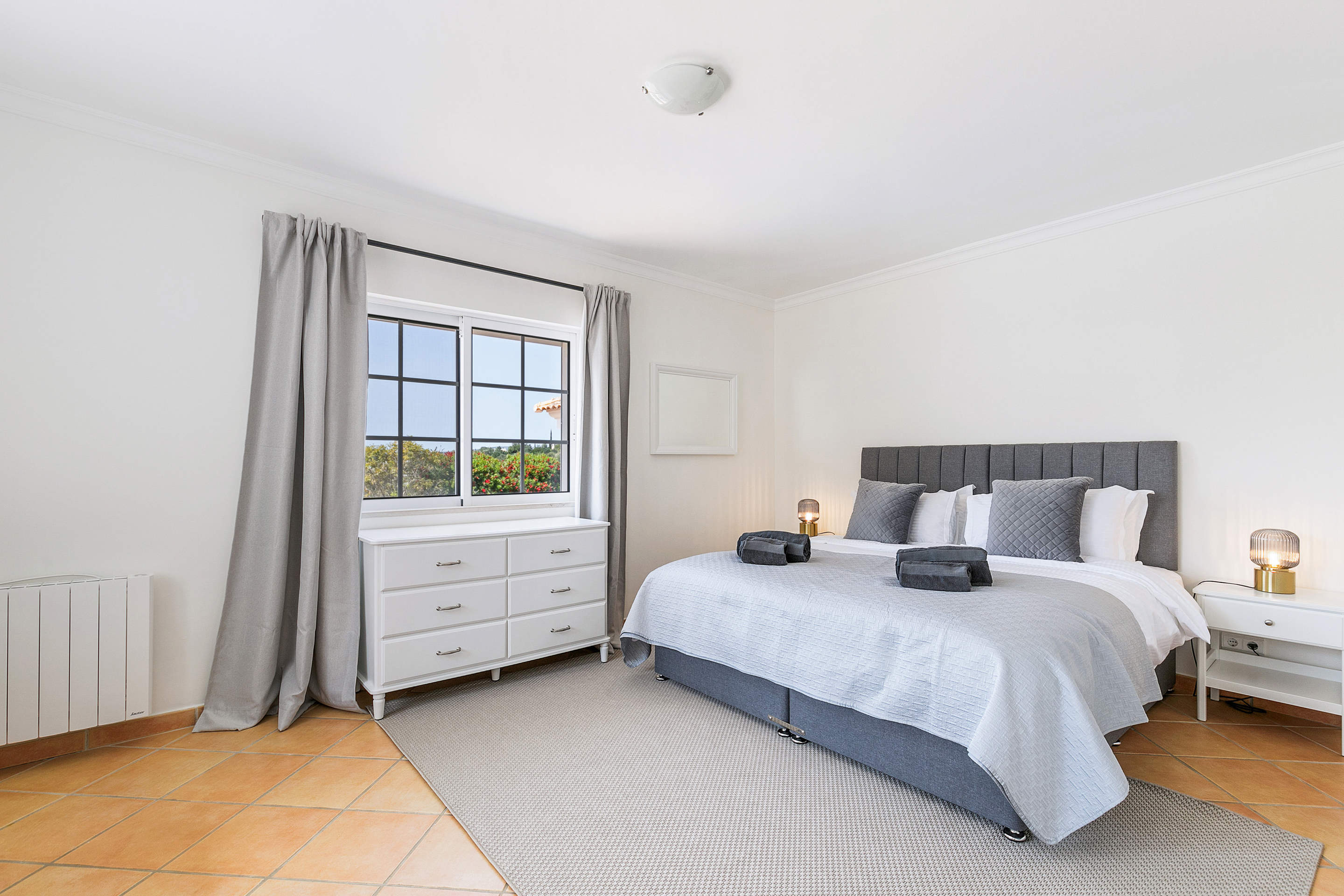 Villa Ellena Rosa, 4 bedroom villa in Almancil, Algarve