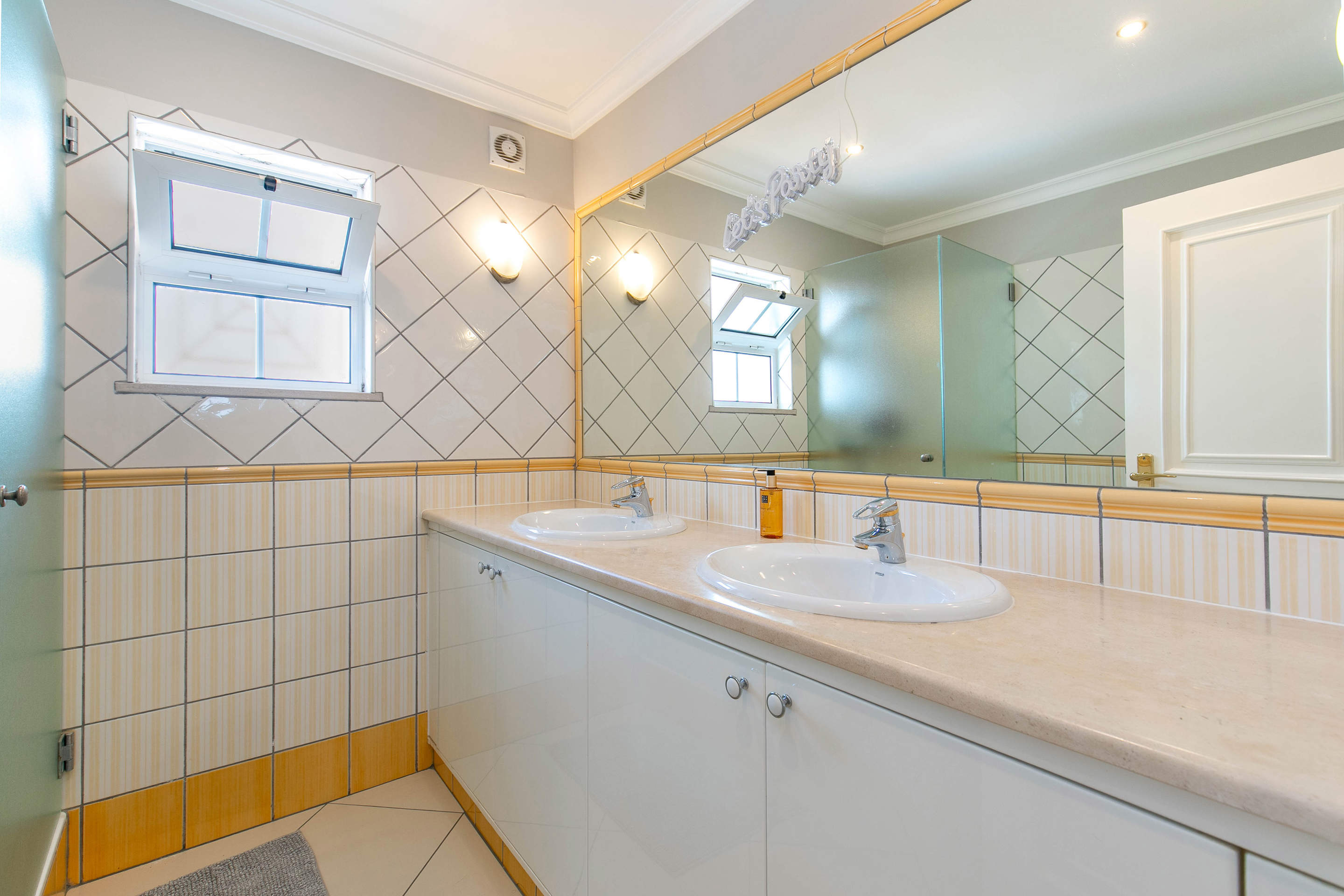 Villa Ellena Rosa, 4 bedroom villa in Almancil, Algarve