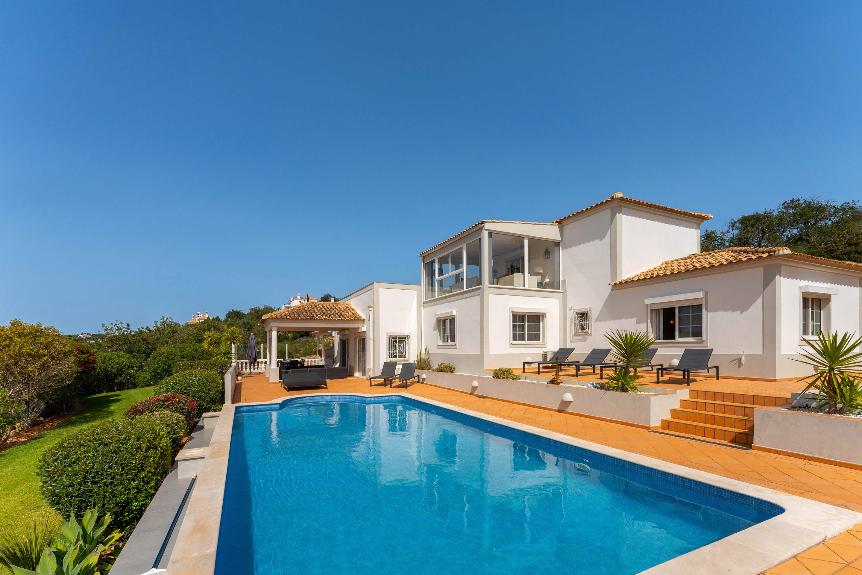 Villa Ellena Rosa, 4 bedroom villa in Almancil, Algarve