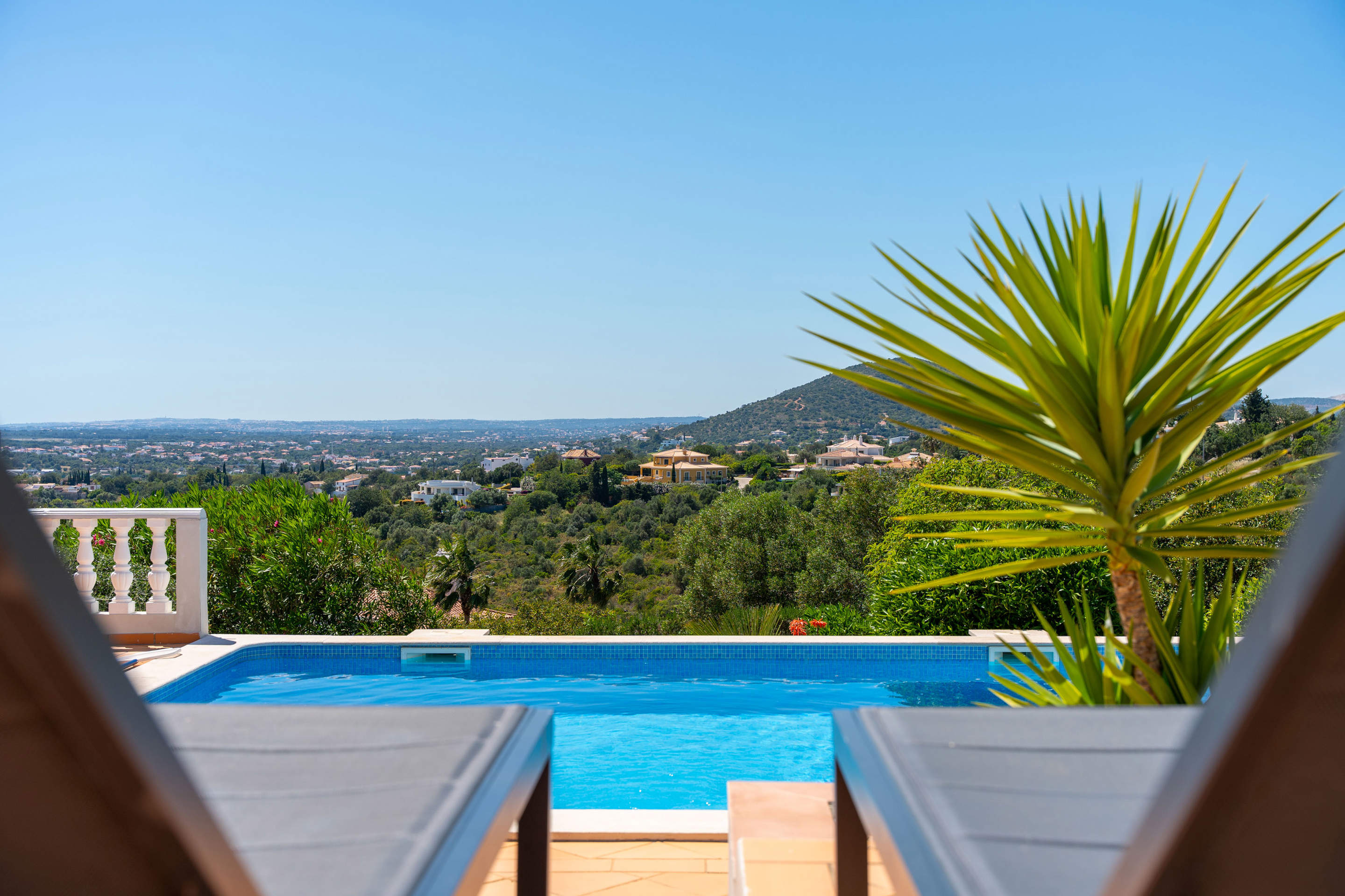 Villa Ellena Rosa, 4 bedroom villa in Almancil, Algarve