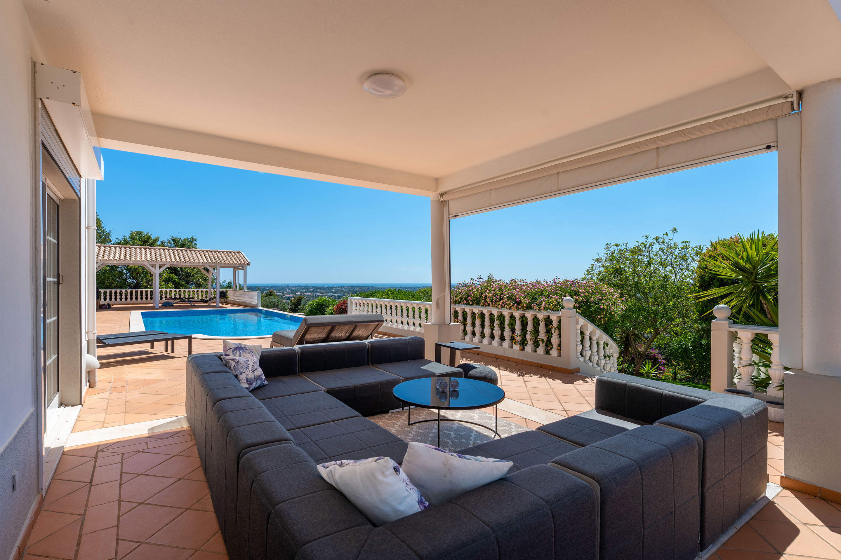 Villa Ellena Rosa, 4 bedroom villa in Almancil, Algarve