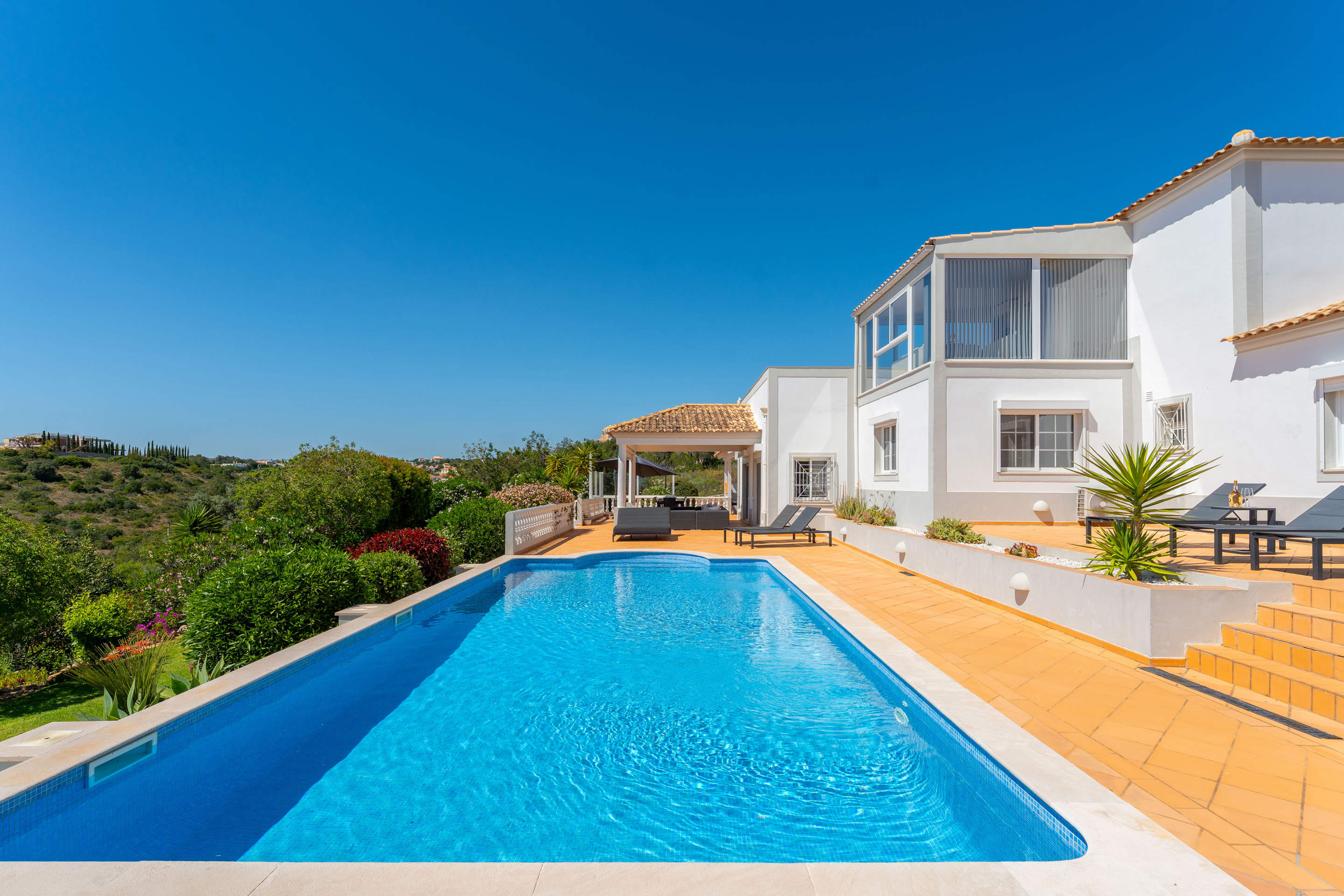 Villa Ellena Rosa, 4 bedroom villa in Almancil, Algarve