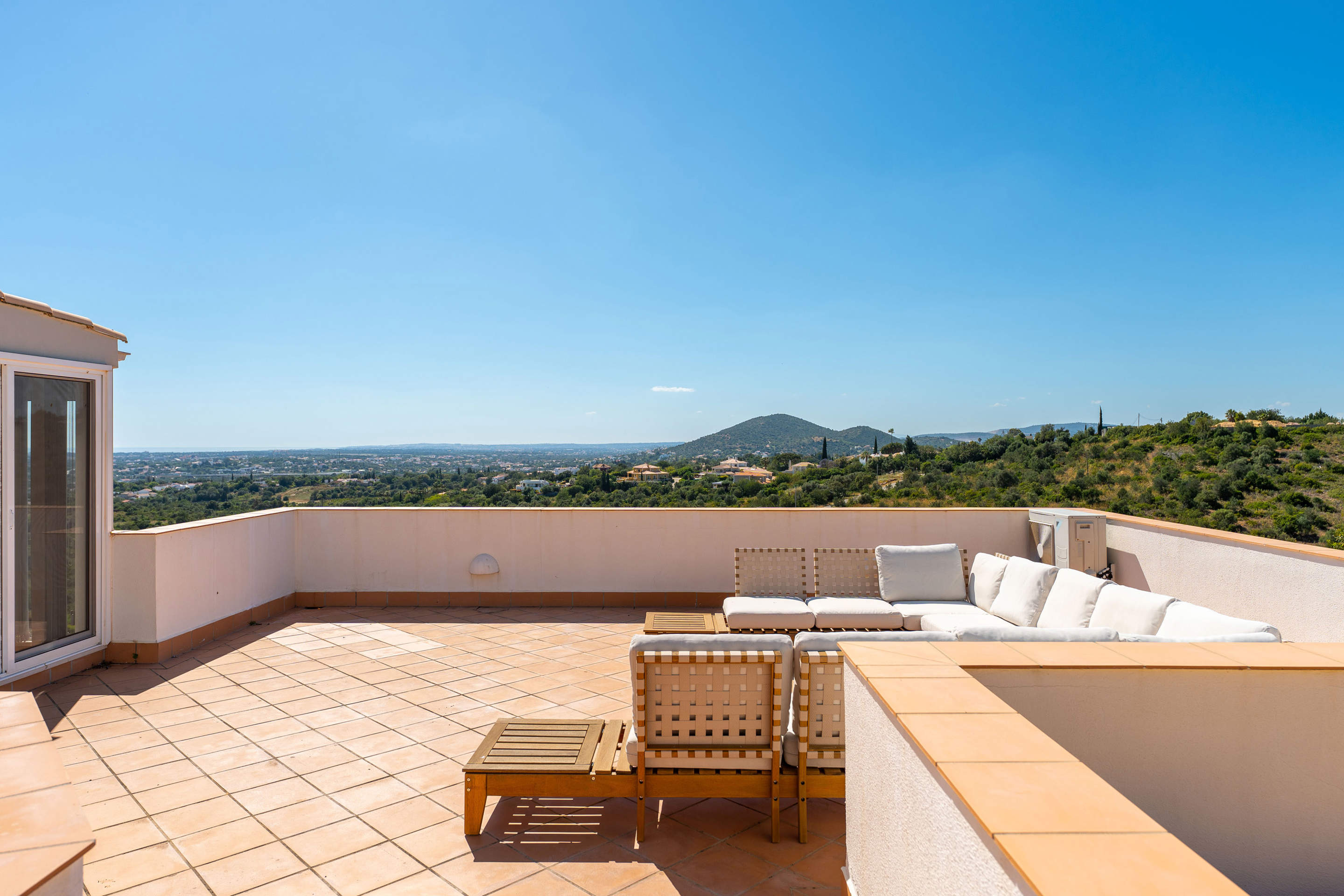 Villa Ellena Rosa, 4 bedroom villa in Almancil, Algarve