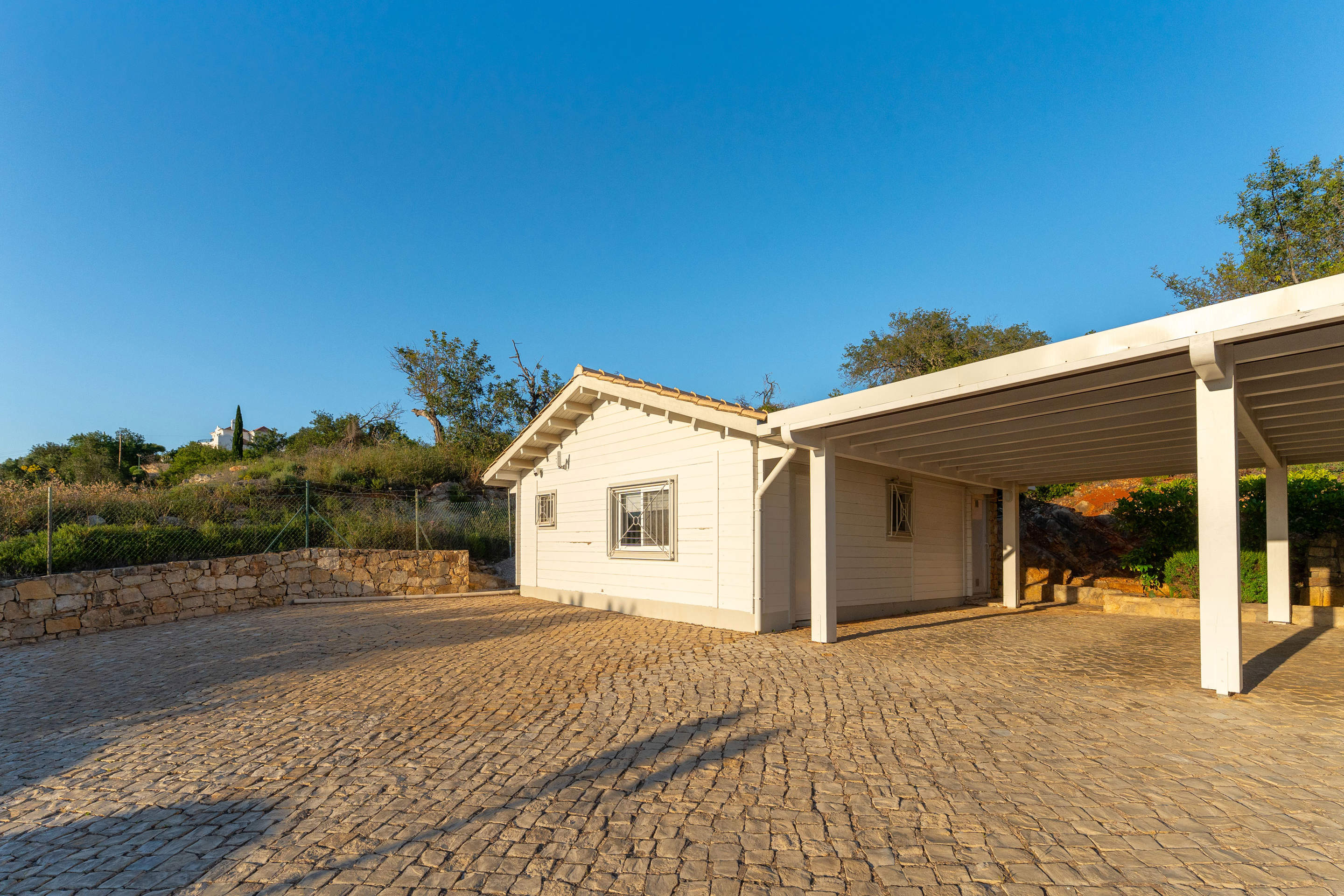 Villa Ellena Rosa, 4 bedroom villa in Almancil, Algarve