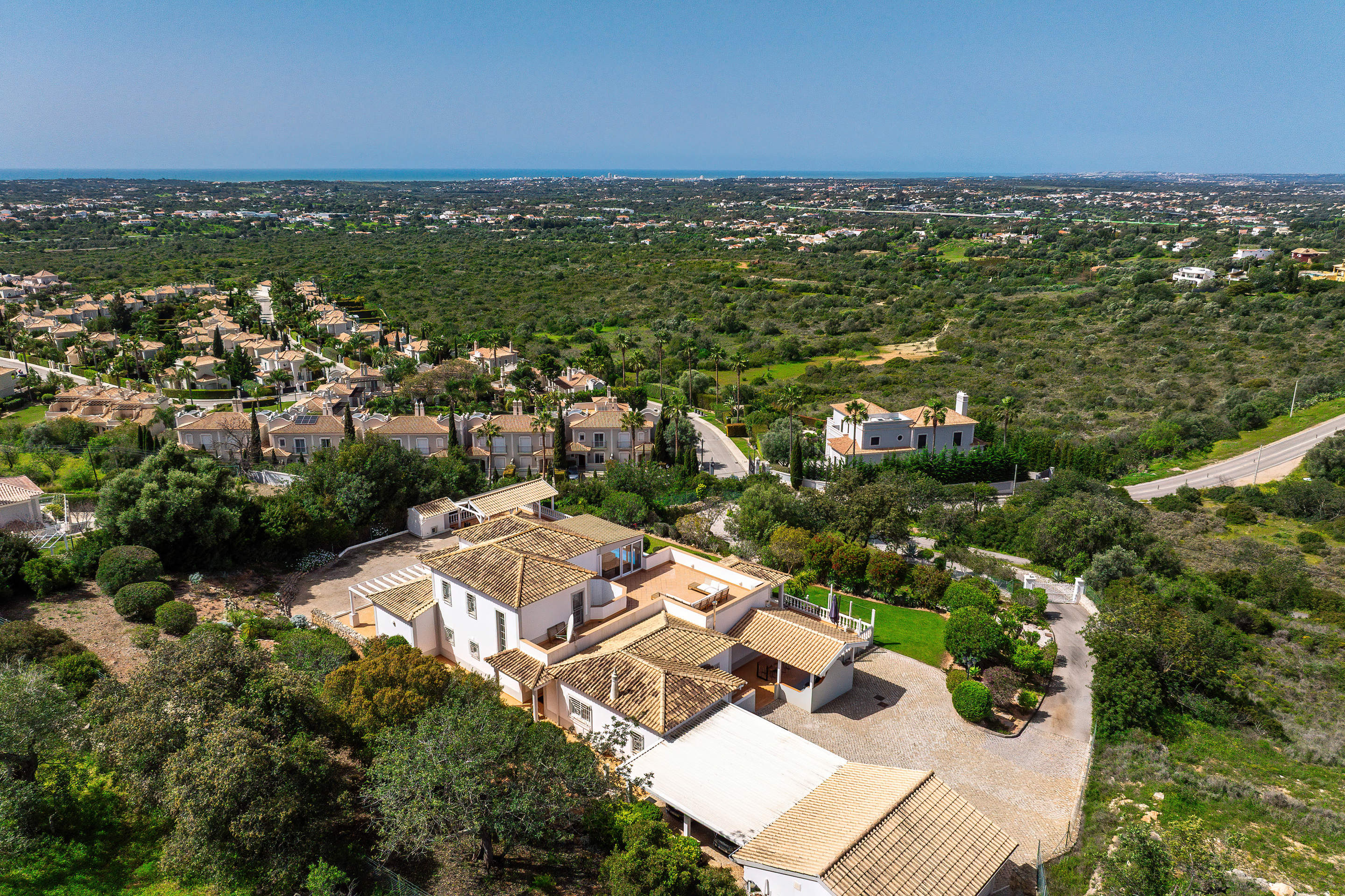 Villa Ellena Rosa, 4 bedroom villa in Almancil, Algarve