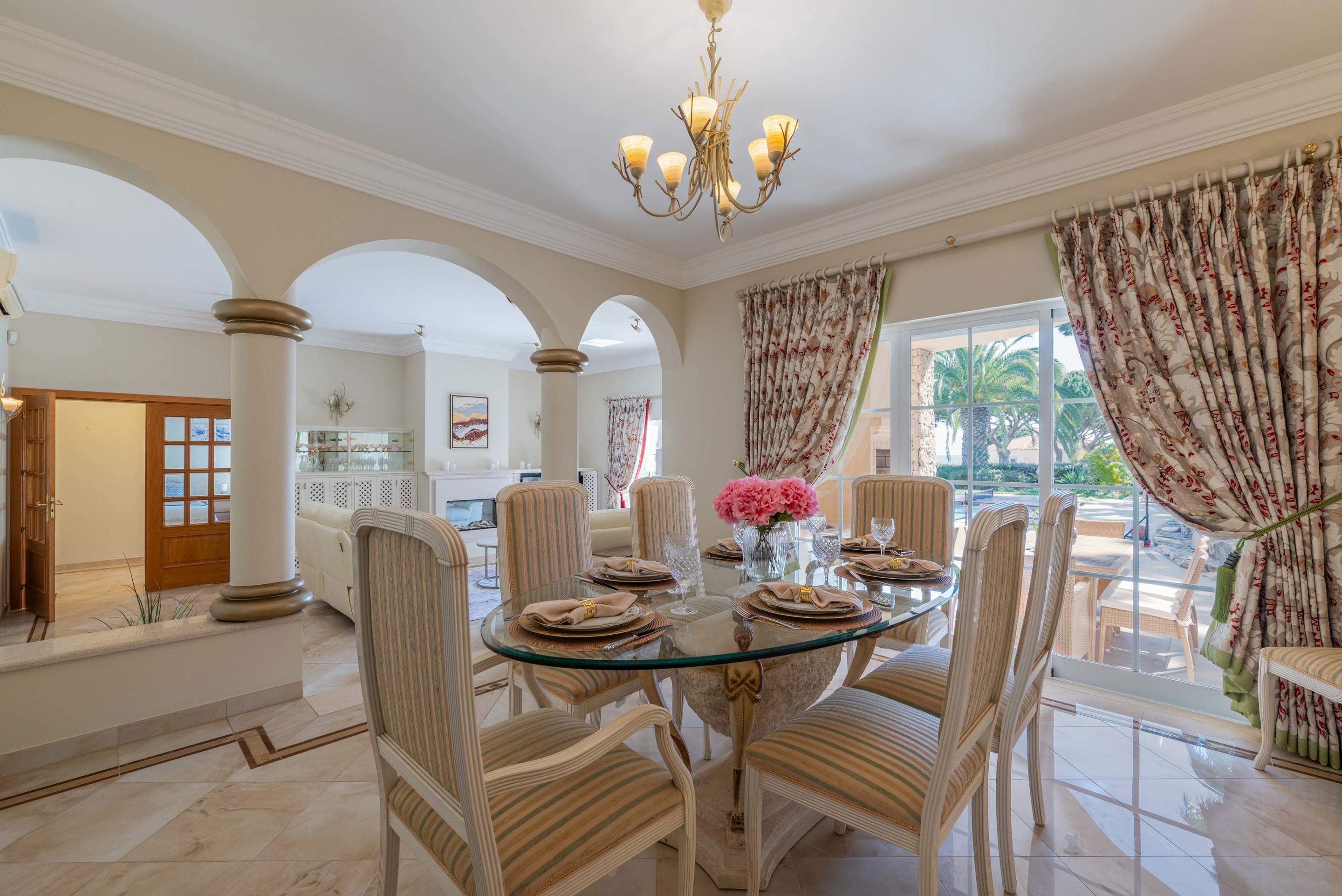 Villa Viktoria, 4 bedroom villa in Dunas Douradas, Algarve