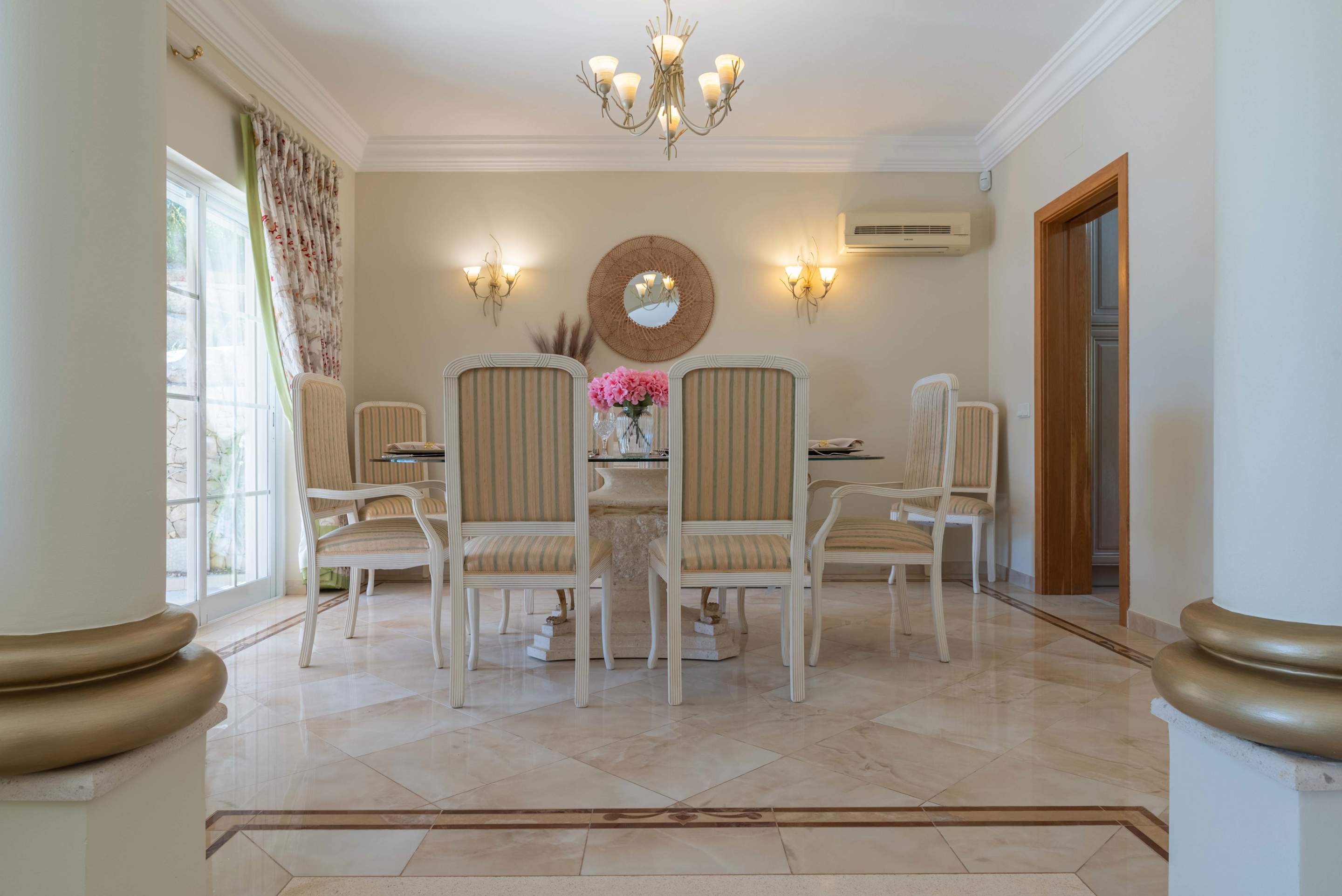 Villa Viktoria, 4 bedroom villa in Dunas Douradas, Algarve