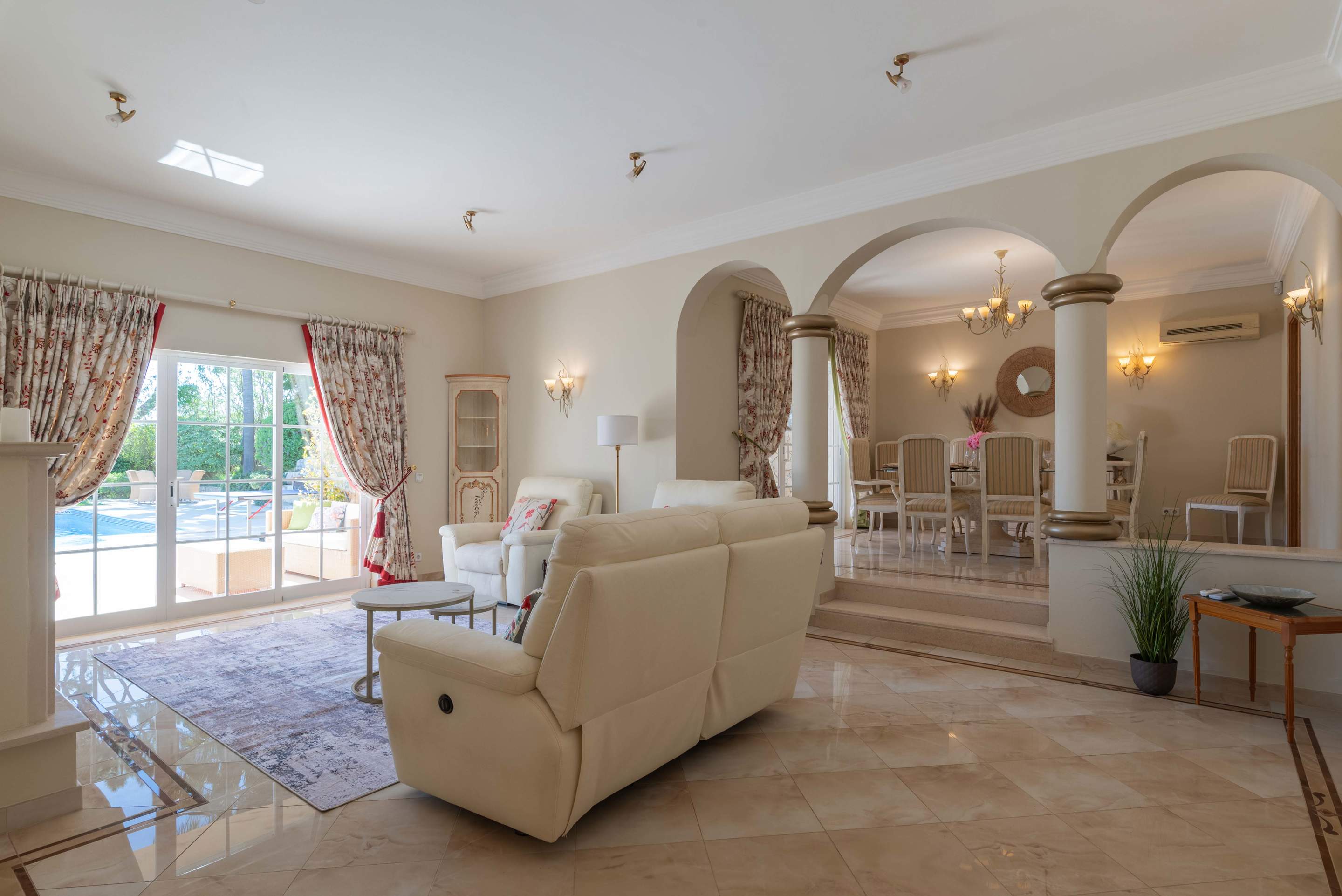 Villa Viktoria, 4 bedroom villa in Dunas Douradas, Algarve